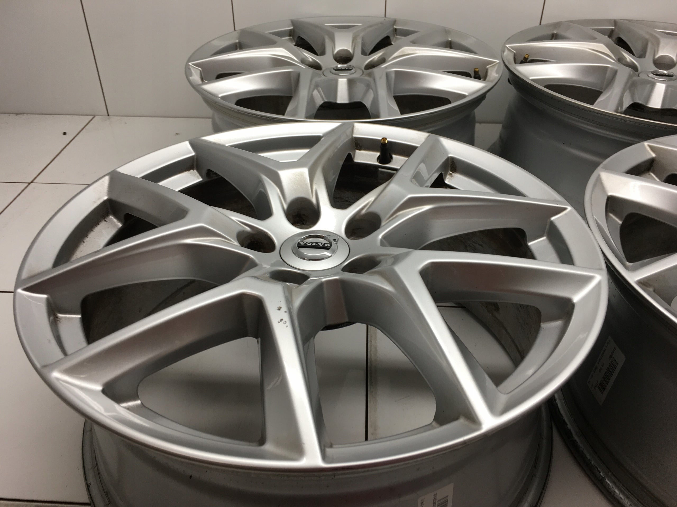 Alu Felge Volvo XC60 Aluminum rim 18 Zoll 7.5J 5x108 50,5ET 31423851