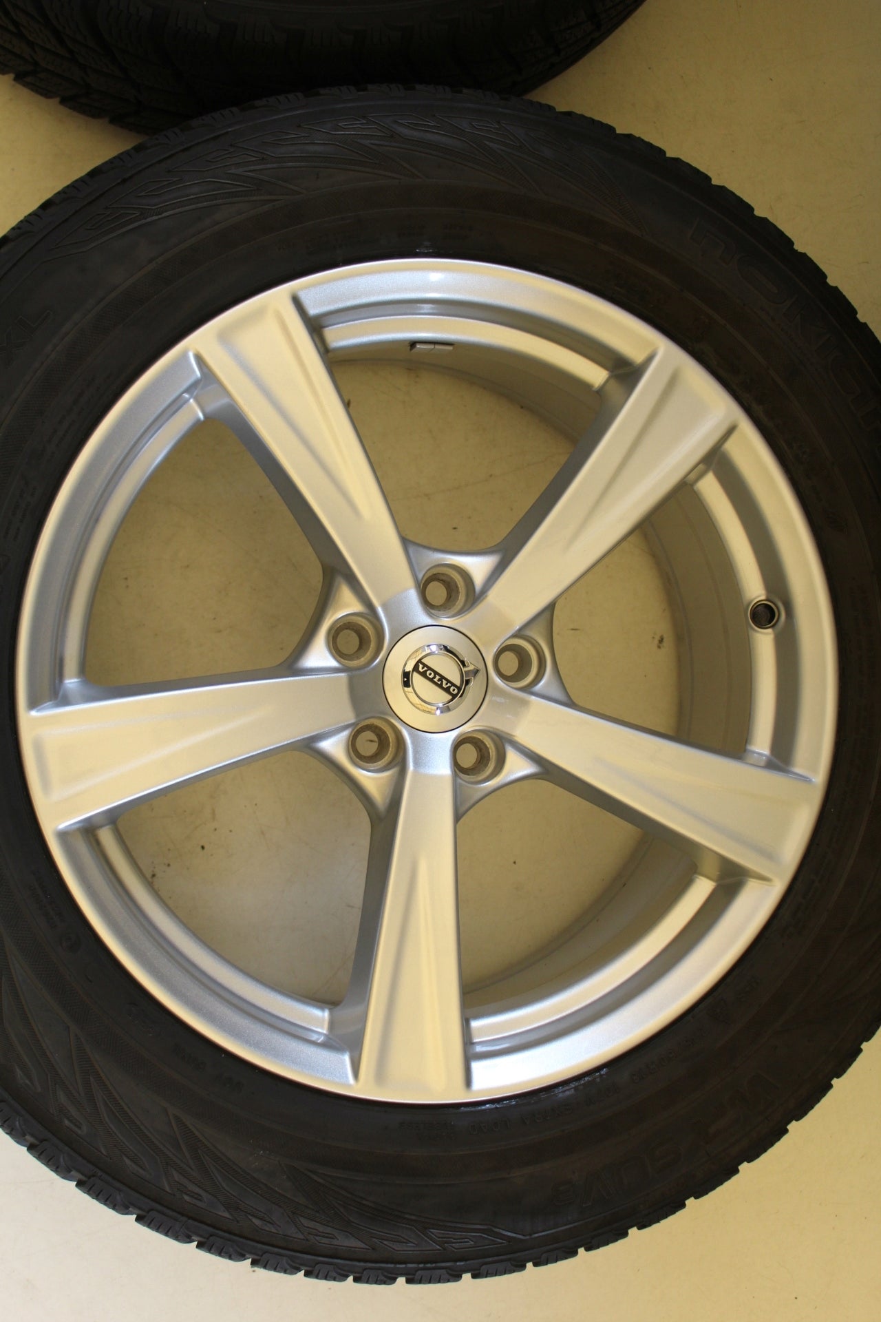 Alu Felge Volvo V50 S60 142 XC60 S80 18 Zoll 8.0J 5x108 42,5ET 31423515