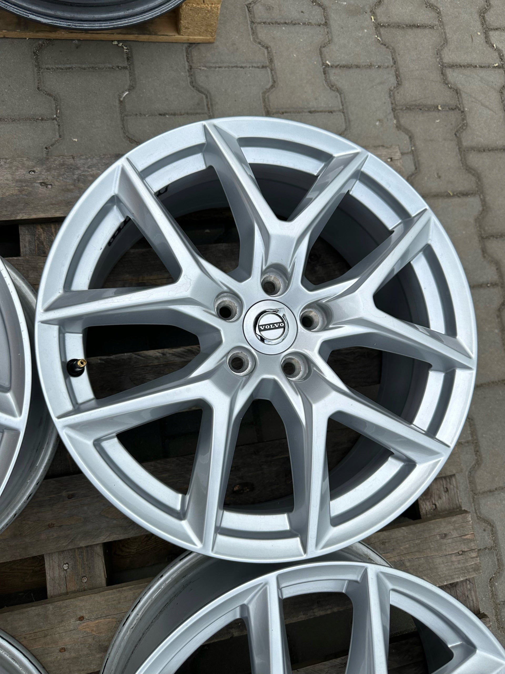 Alu Felge Volvo XC60 Aluminum rim 18 Zoll 7.5J 5x108 50,5ET 31423851