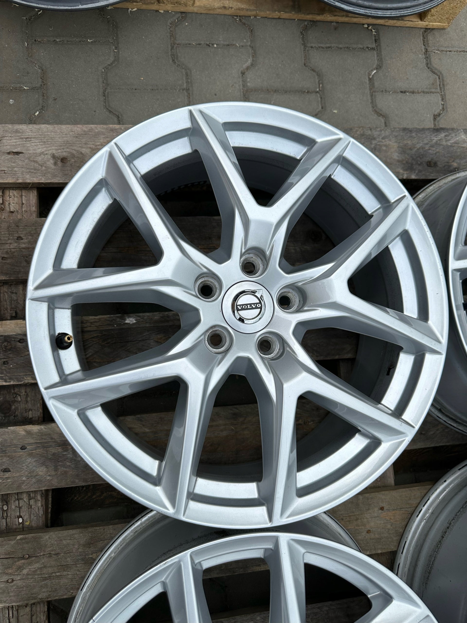 Alu Felge Volvo XC60 Aluminum rim 18 Zoll 7.5J 5x108 50,5ET 31423851