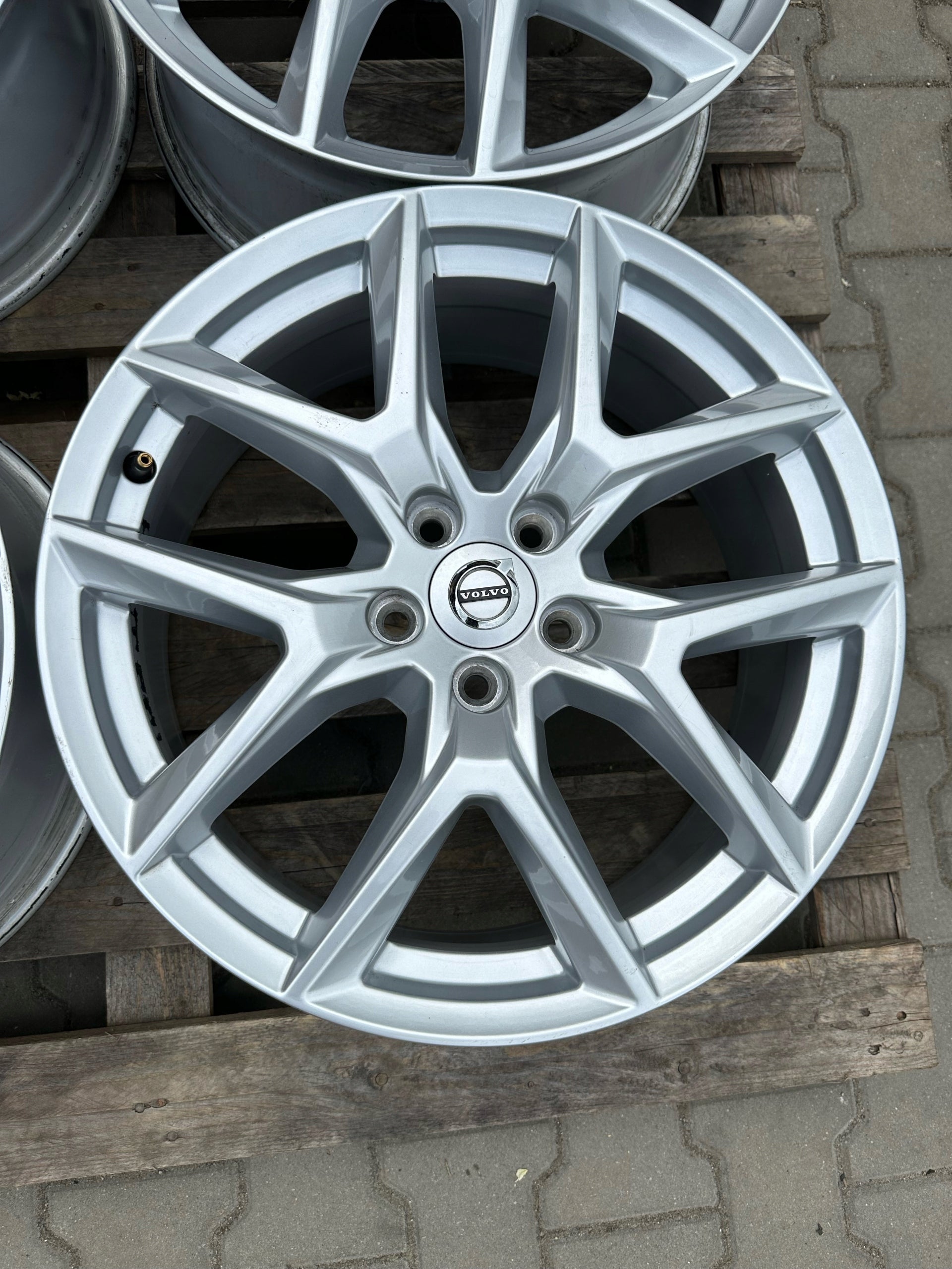 Alu Felge Volvo XC60 Aluminum rim 18 Zoll 7.5J 5x108 50,5ET 31423851