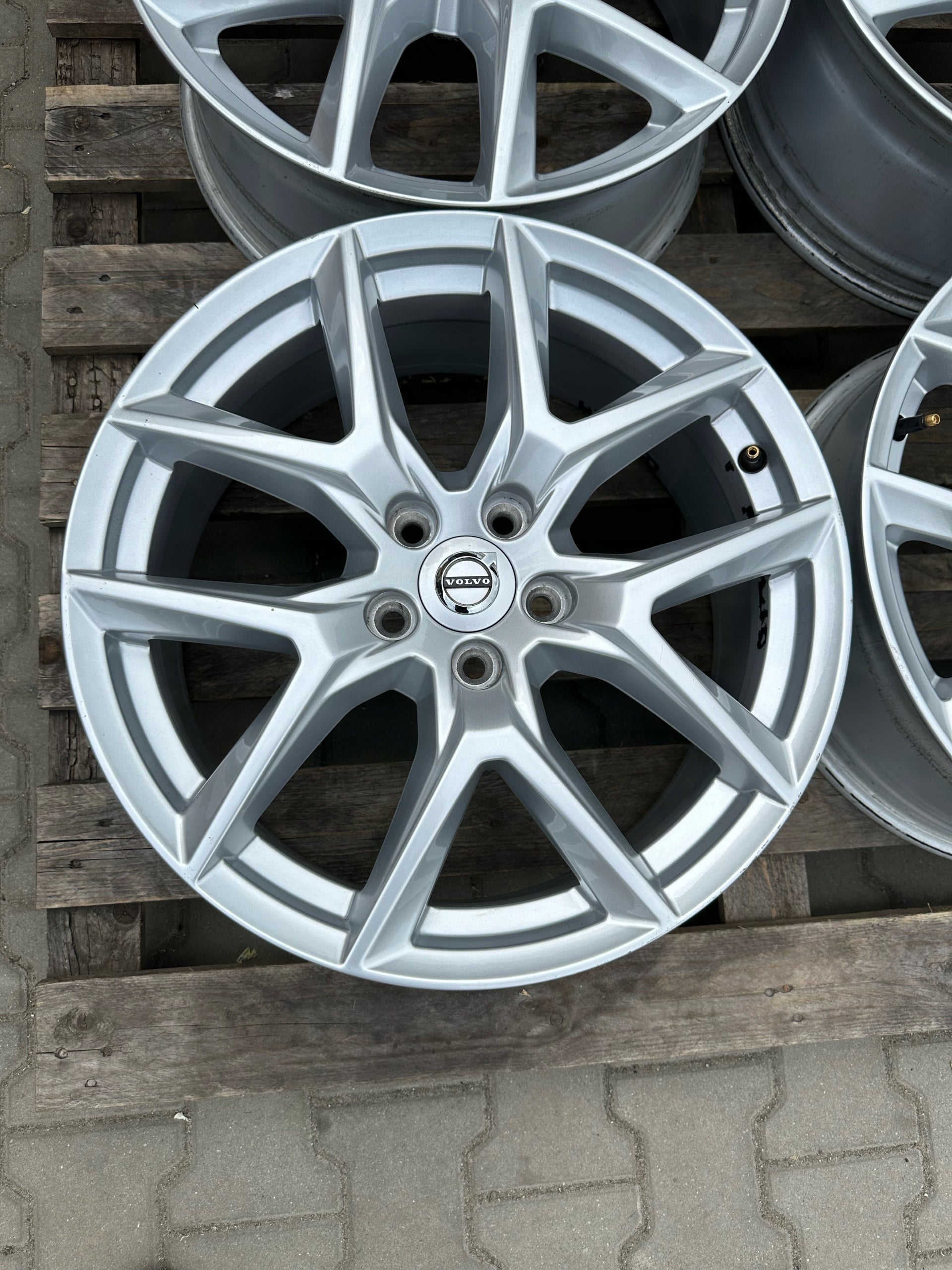 Alu Felge Volvo XC60 Aluminum rim 18 Zoll 7.5J 5x108 50,5ET 31423851