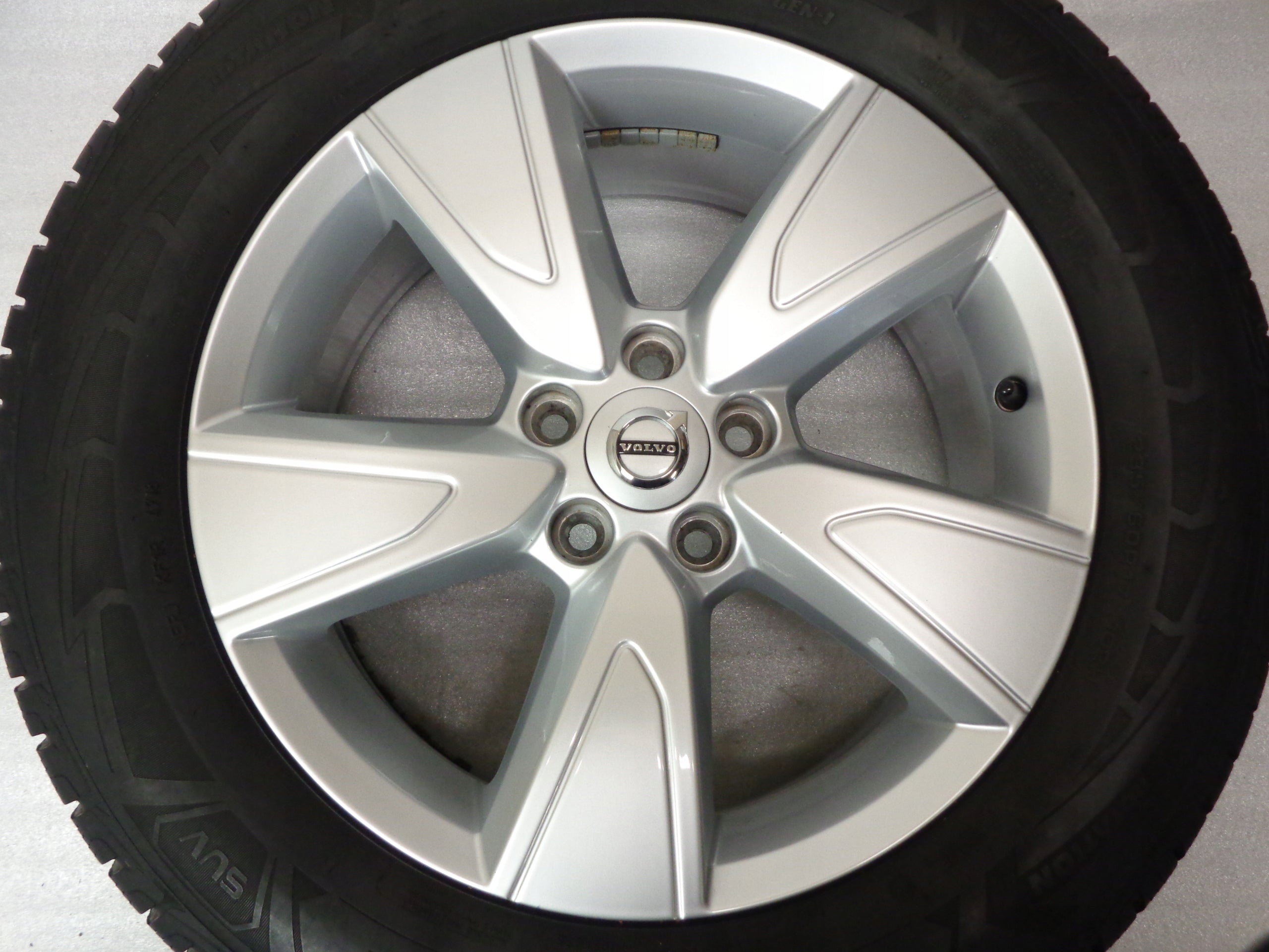 Alu Felge Volvo XC60 XC70 XC40 C70 17 Zoll 7.5J 5x108 50,5ET 31680565