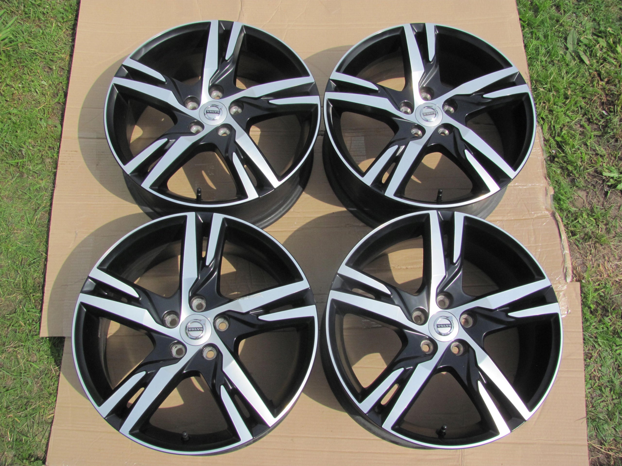 1x Alu Felge Volvo V60 Aluminum rim 18 Zoll 7.5J 5x108