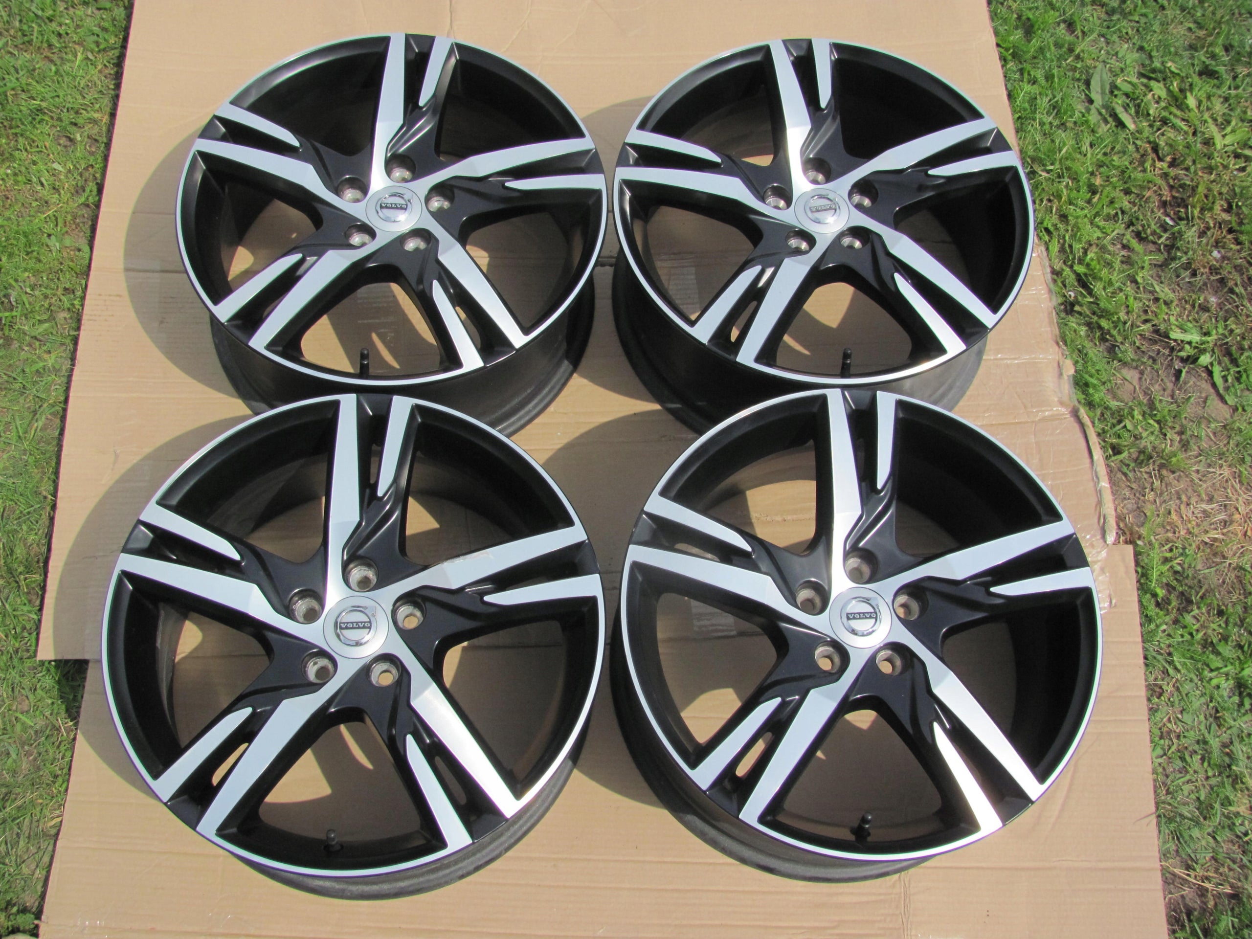 1x Alu Felge Volvo V60 Aluminum rim 18 Zoll 7.5J 5x108