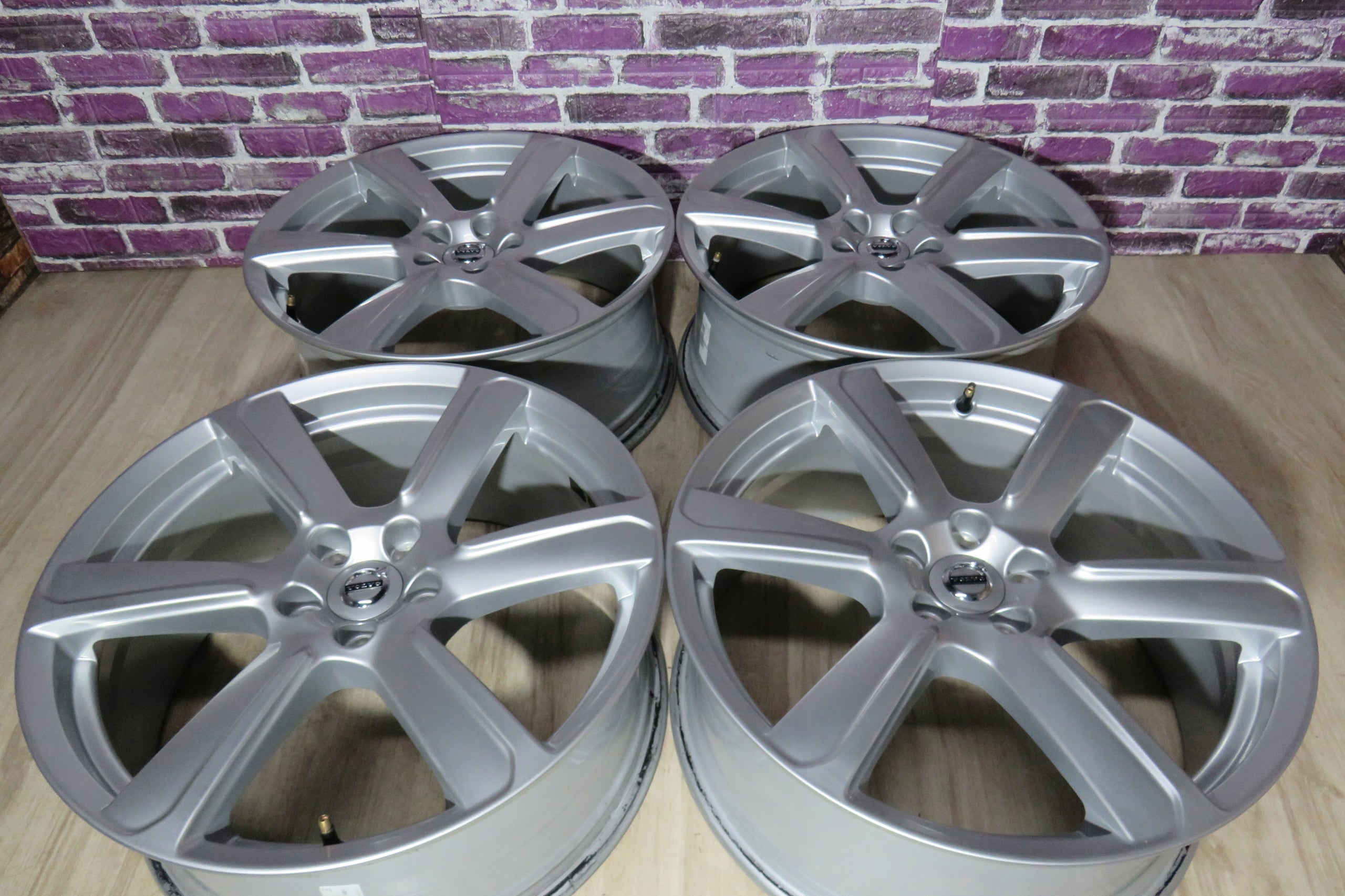  Alu Felge Volvo V60 V50 V40 V70 Aluminum rim 19 Zoll 8.0J 5x108 42,5ET product image