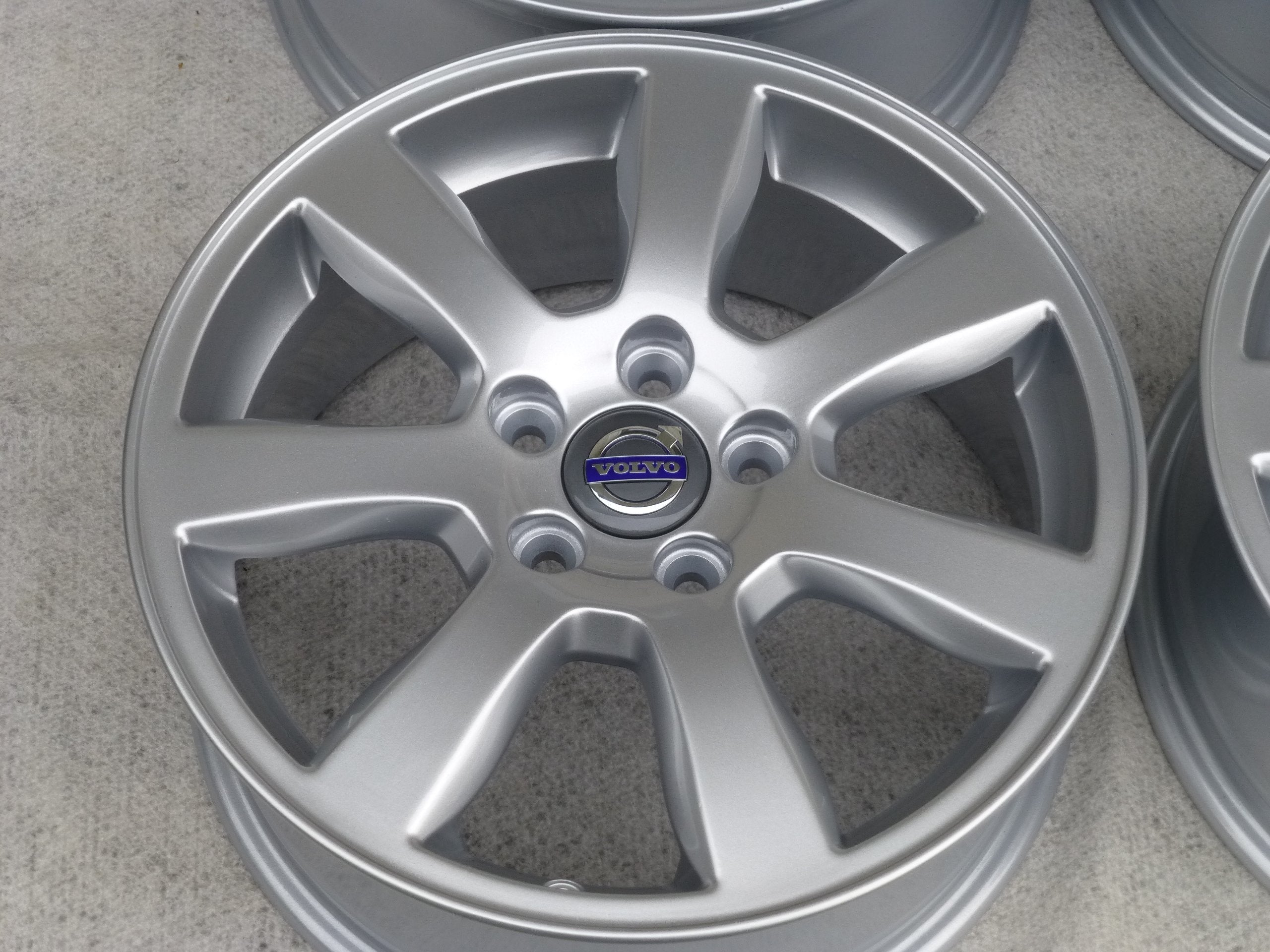  Alloy rim Volvo C30 V50 XC40 S60 S80 V40 V70 Aluminum rim 16 inch 7.0J 5x108 product image