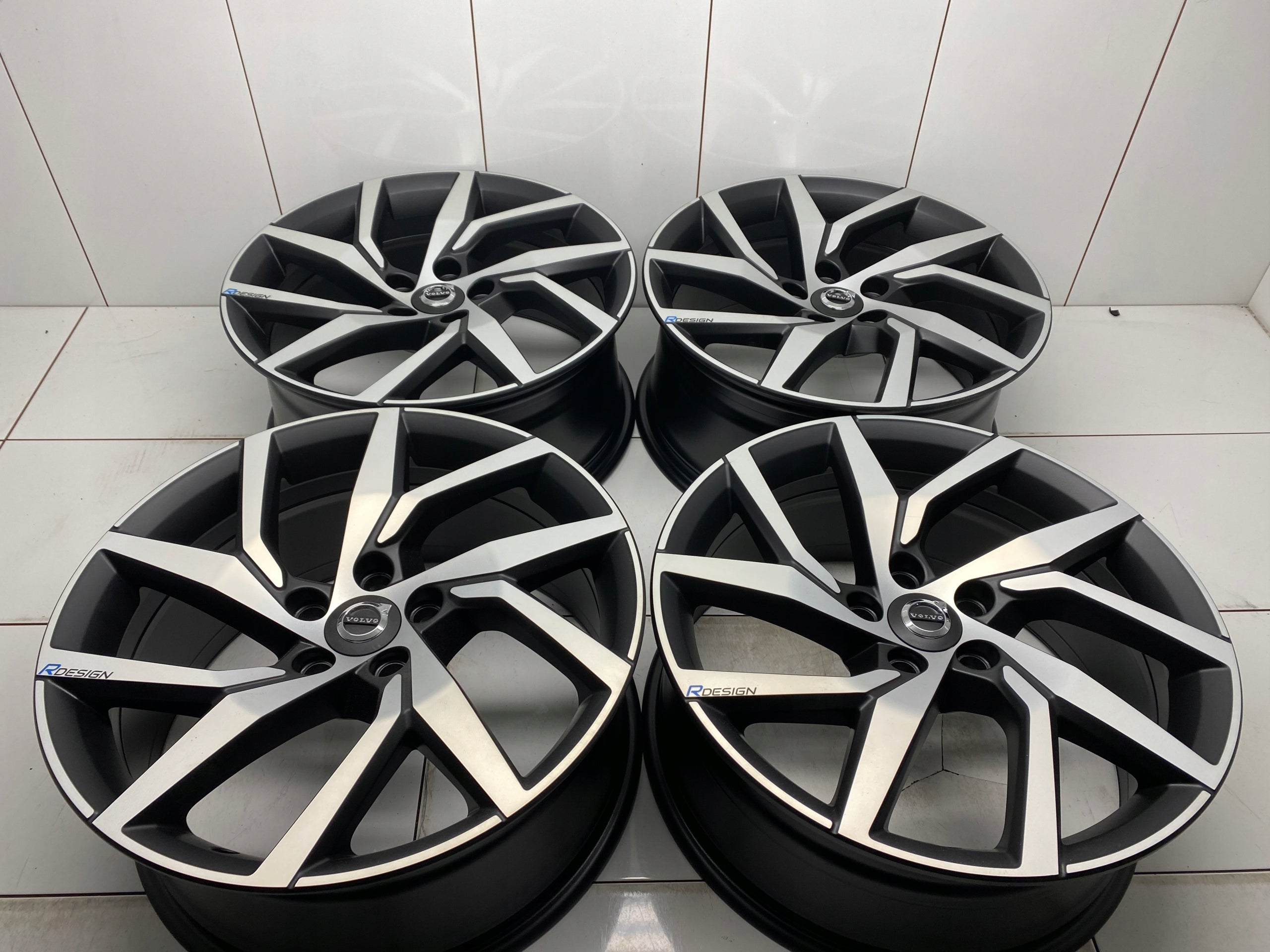  Alu Felge Volvo V60 XC40 S60 XC60 Aluminum rim 18 Zoll 8.0J 5x108 42ET product image