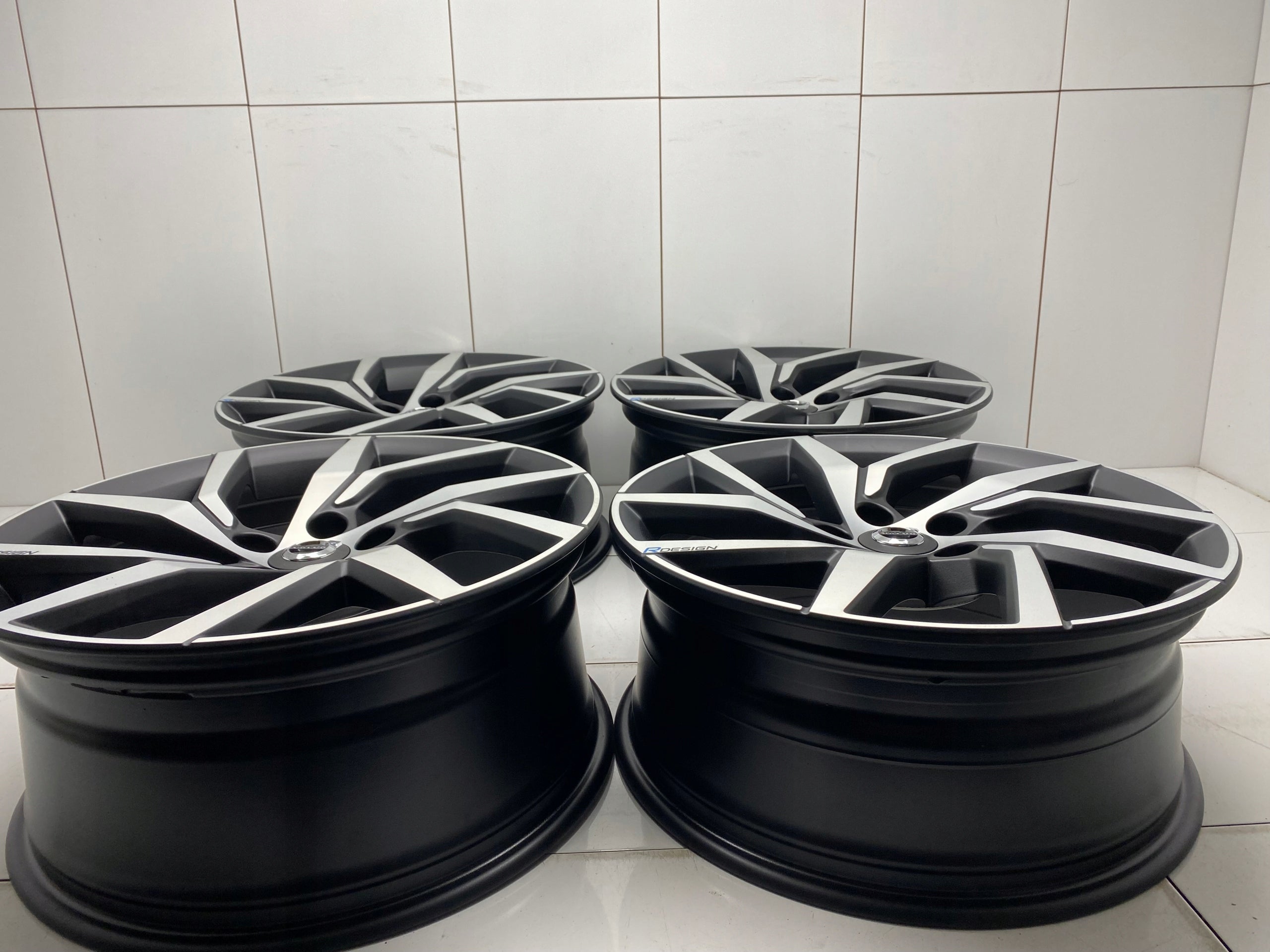 Alu Felge Volvo V60 XC40 S60 XC60 Aluminum rim 18 Zoll 8.0J 5x108 42ET