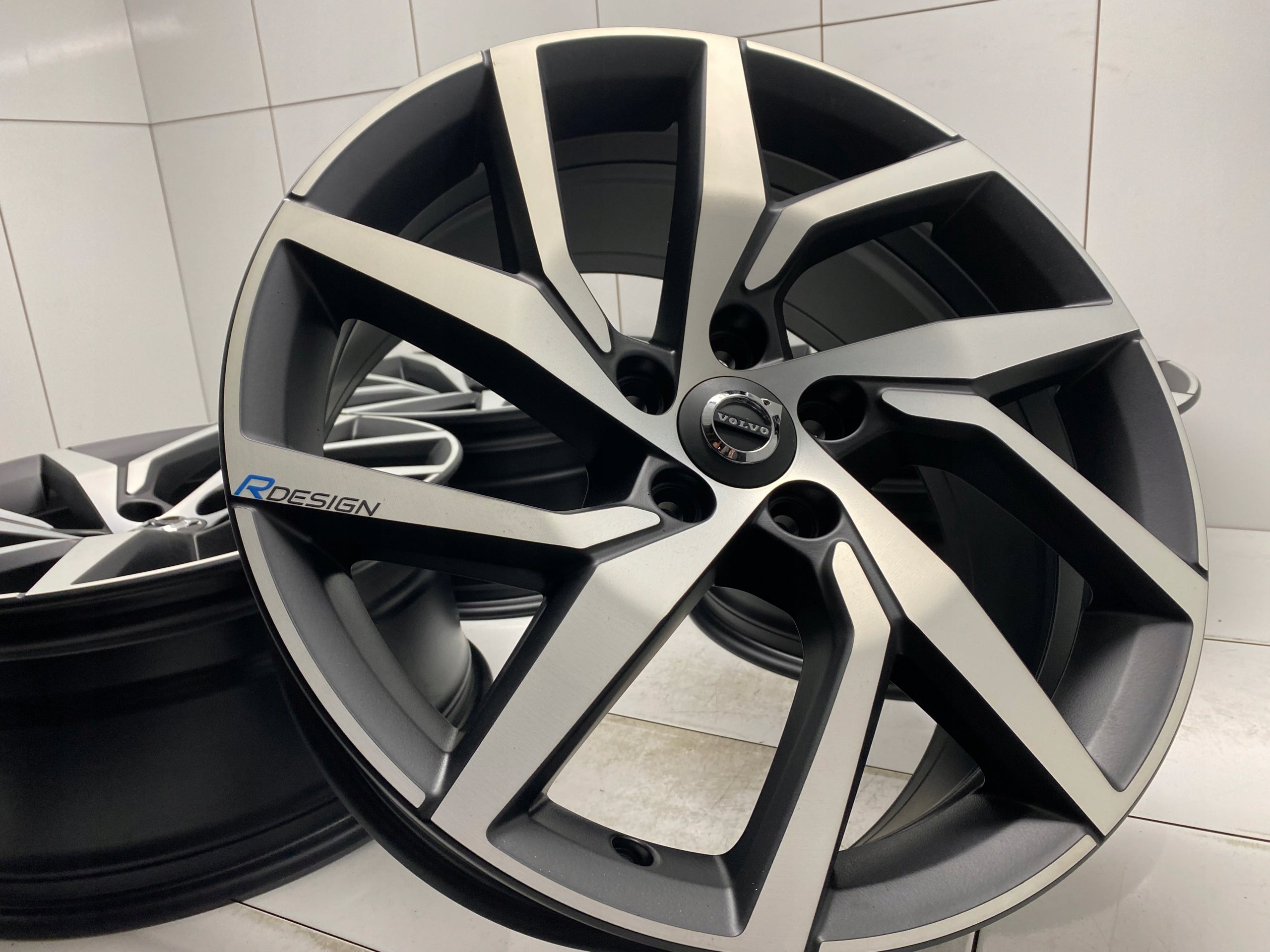 Alu Felge Volvo V60 XC40 S60 XC60 Aluminum rim 18 Zoll 8.0J 5x108 42ET