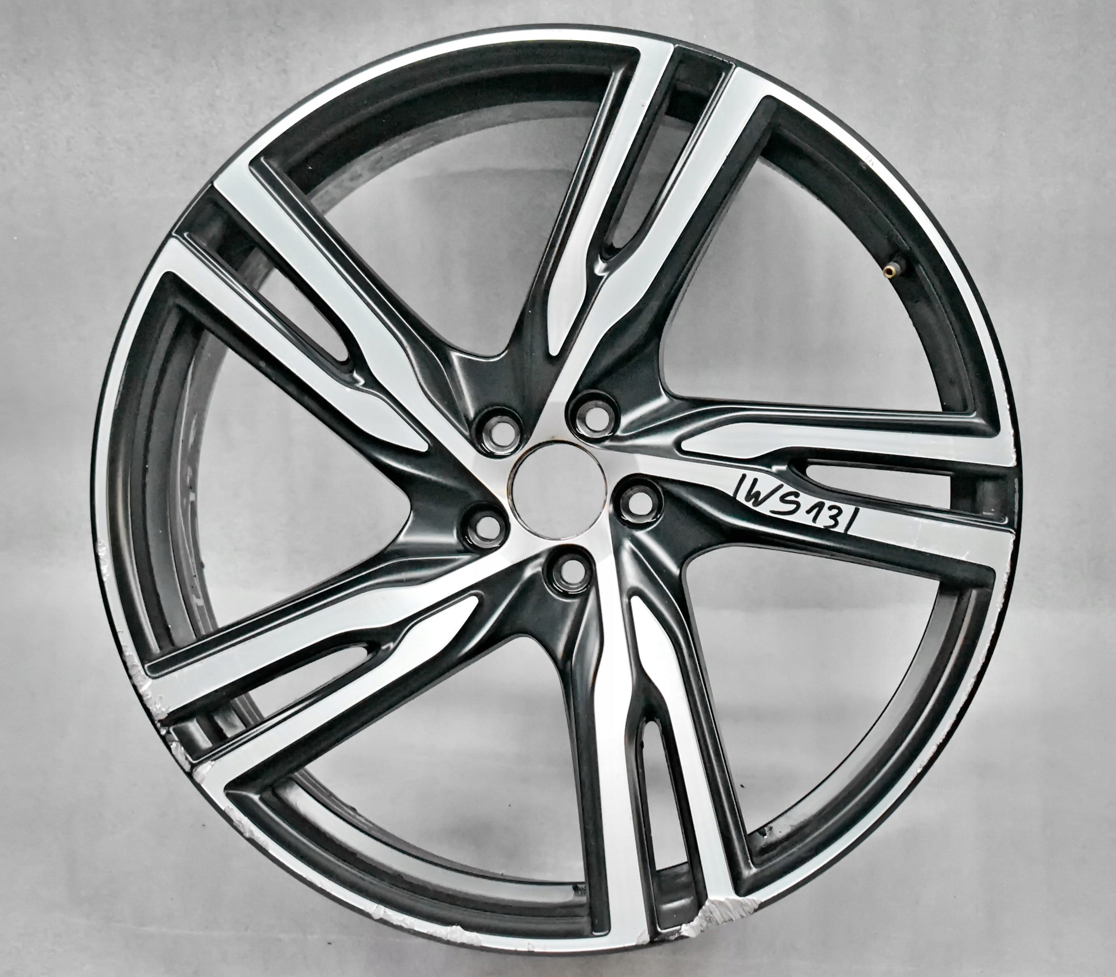 1x Alu Felge Volvo XC90 Aluminum rim 22 Zoll 9.0J 5x108 38,5ET 31406715