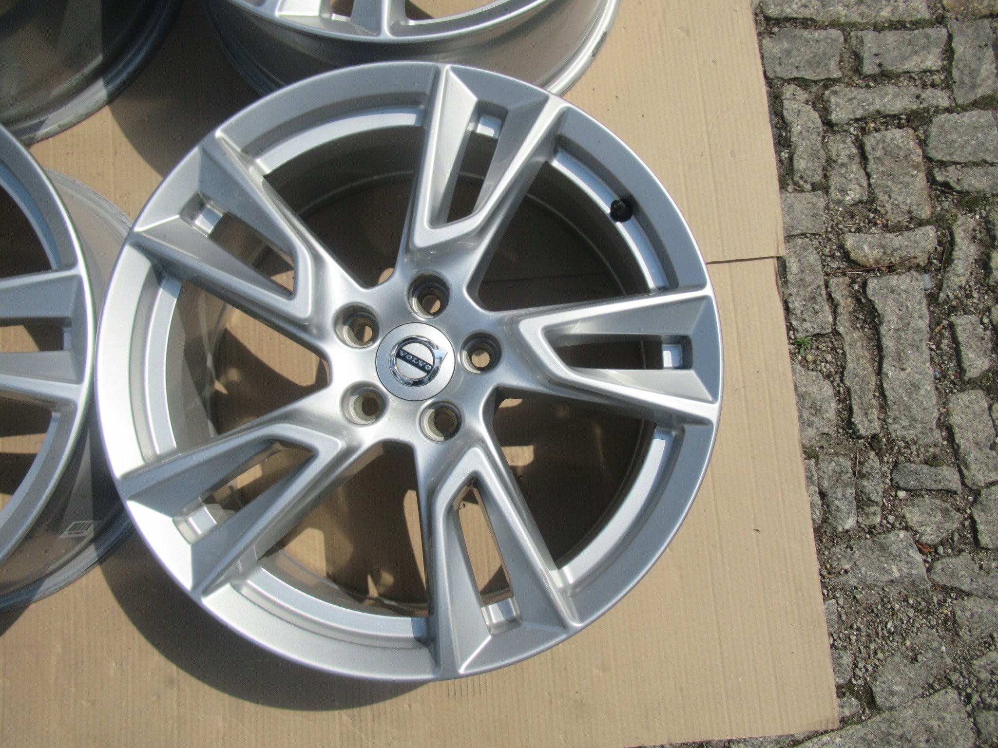 Alu Felge Volvo S90 XC60 S80 XC40 C70 V70 XC70 V50 18 Zoll 7.5J 5x108 50,5ET