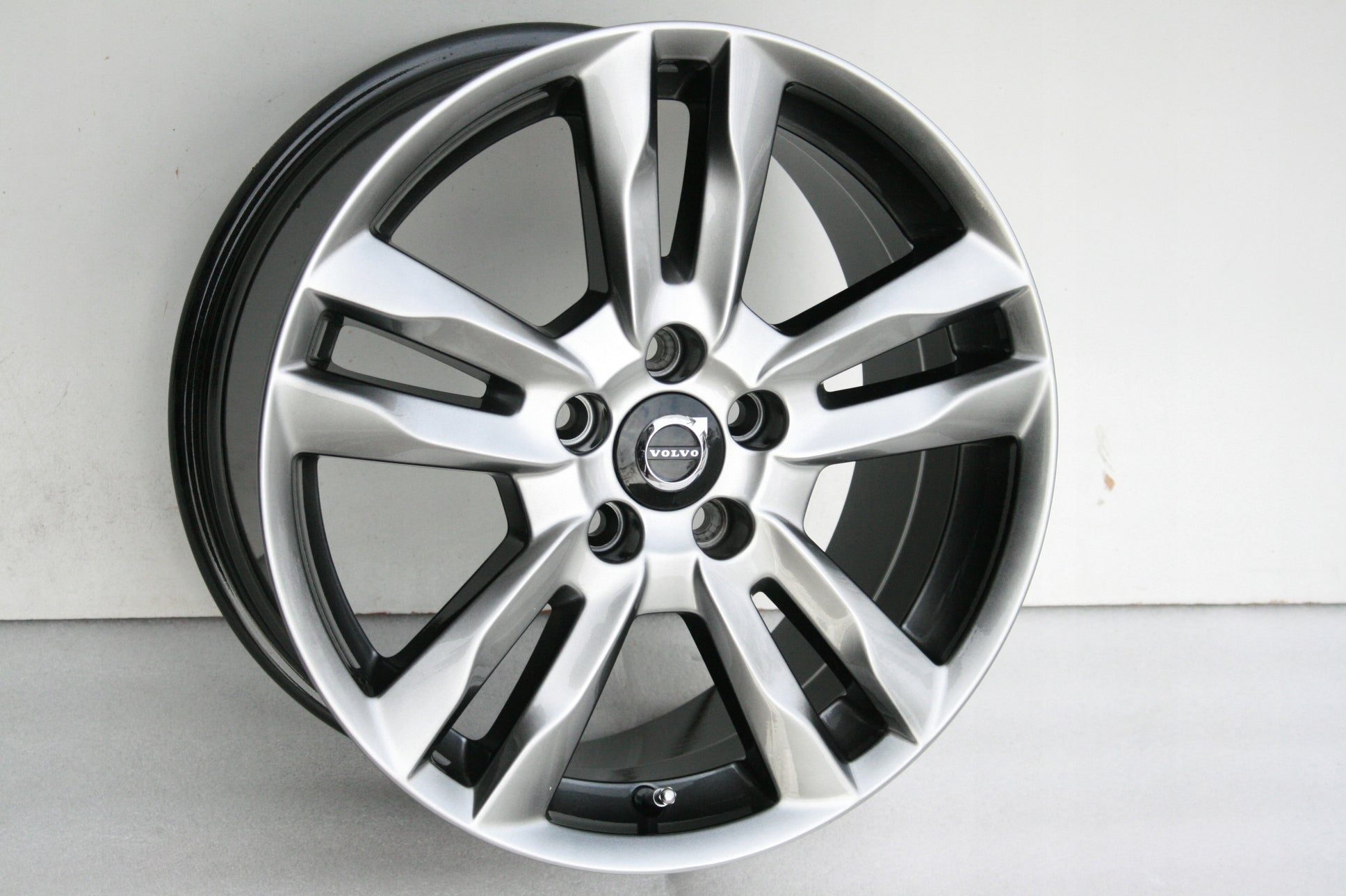 Alu Felge Volvo V60 XC40 S60 XC60 S90 V40 17 Zoll 8.0J 5x108 55ET 31200603