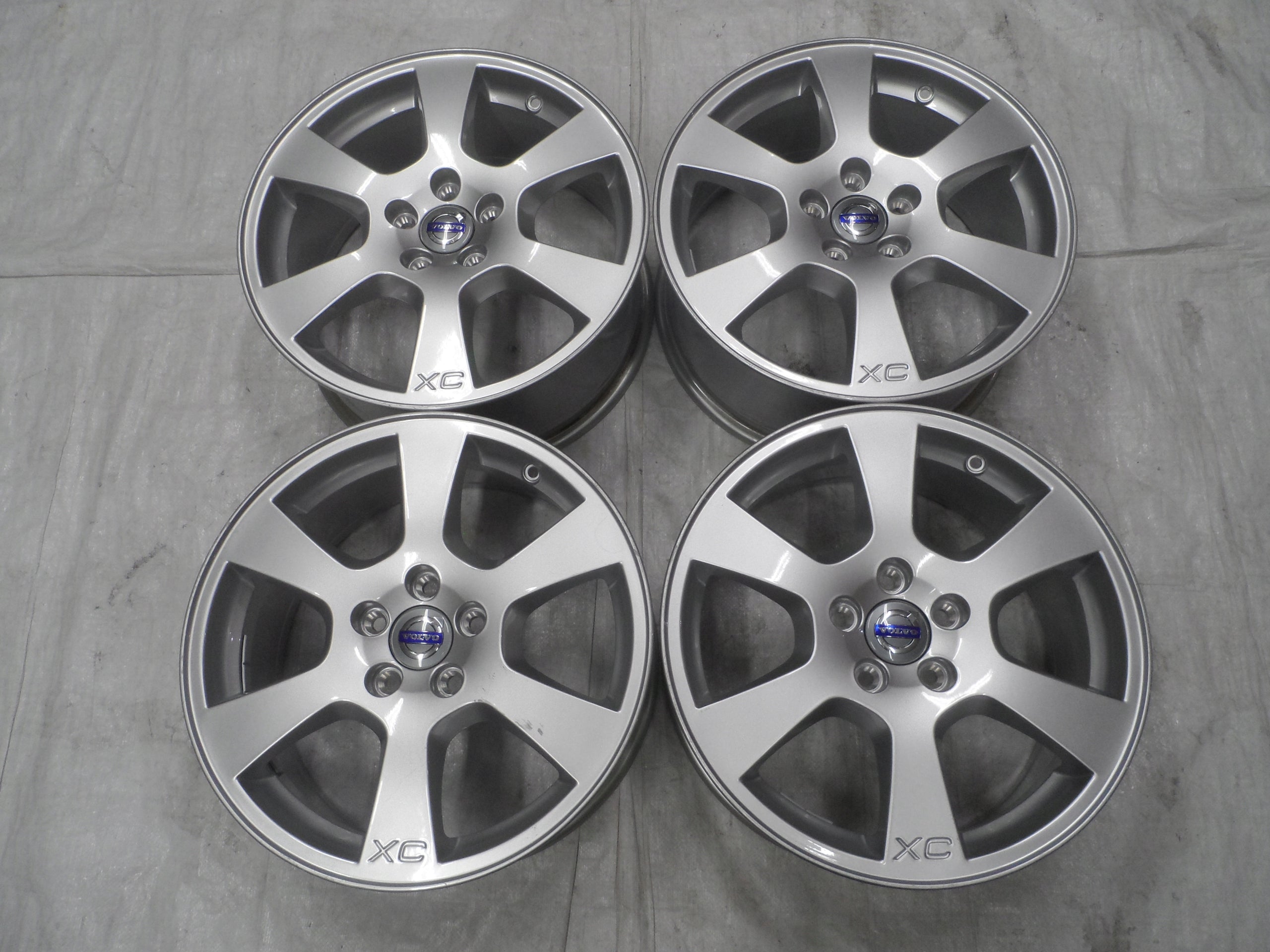  Alu Felge Volvo XC70 XC60 C70 Aluminum rim 17 Zoll 7.5J 5x108 55ET 30671480 product image