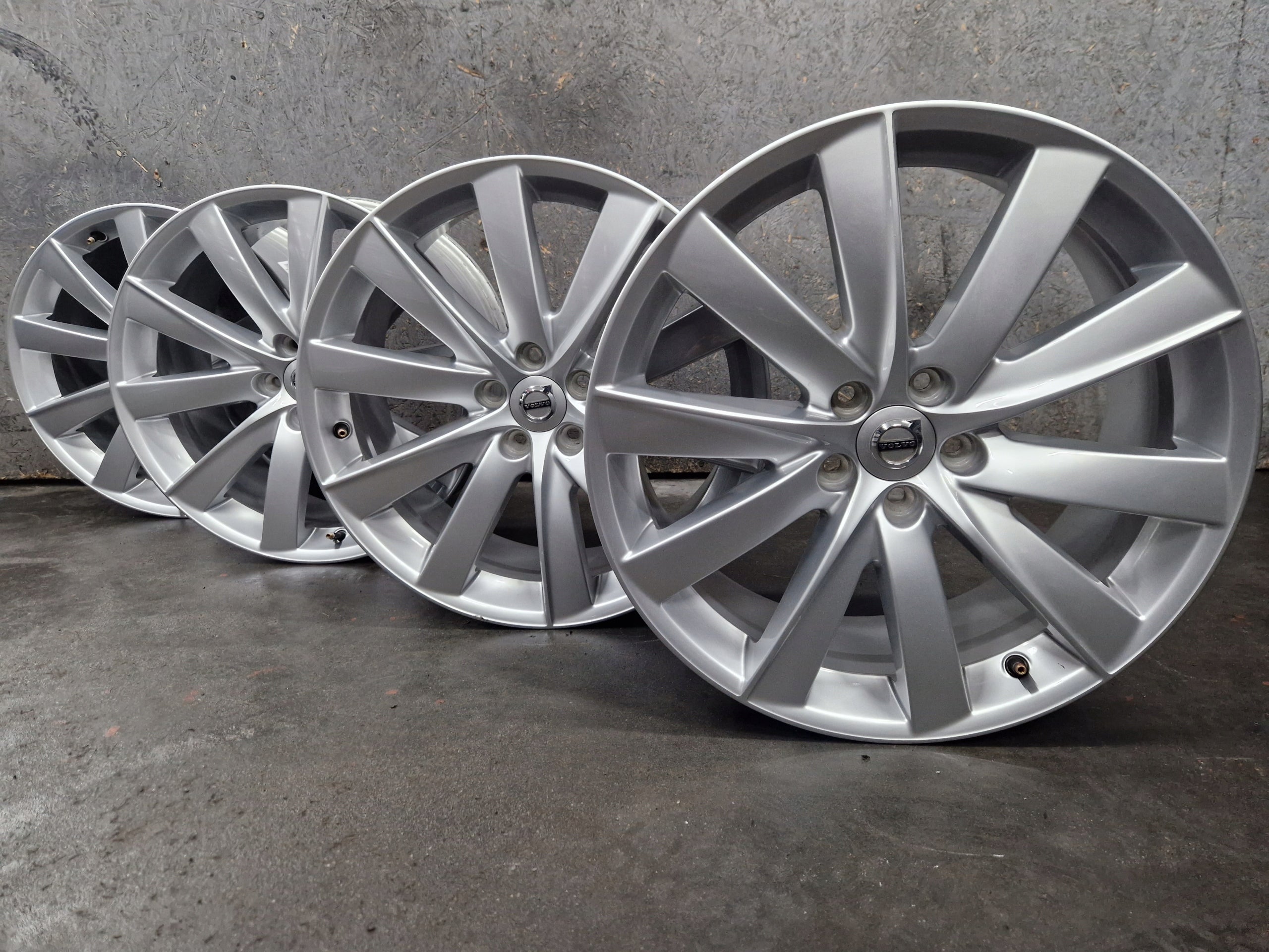 Alu Felge Volvo C30 Aluminum rim 19 Zoll 8.0J 5x108 42,5ET 31362276