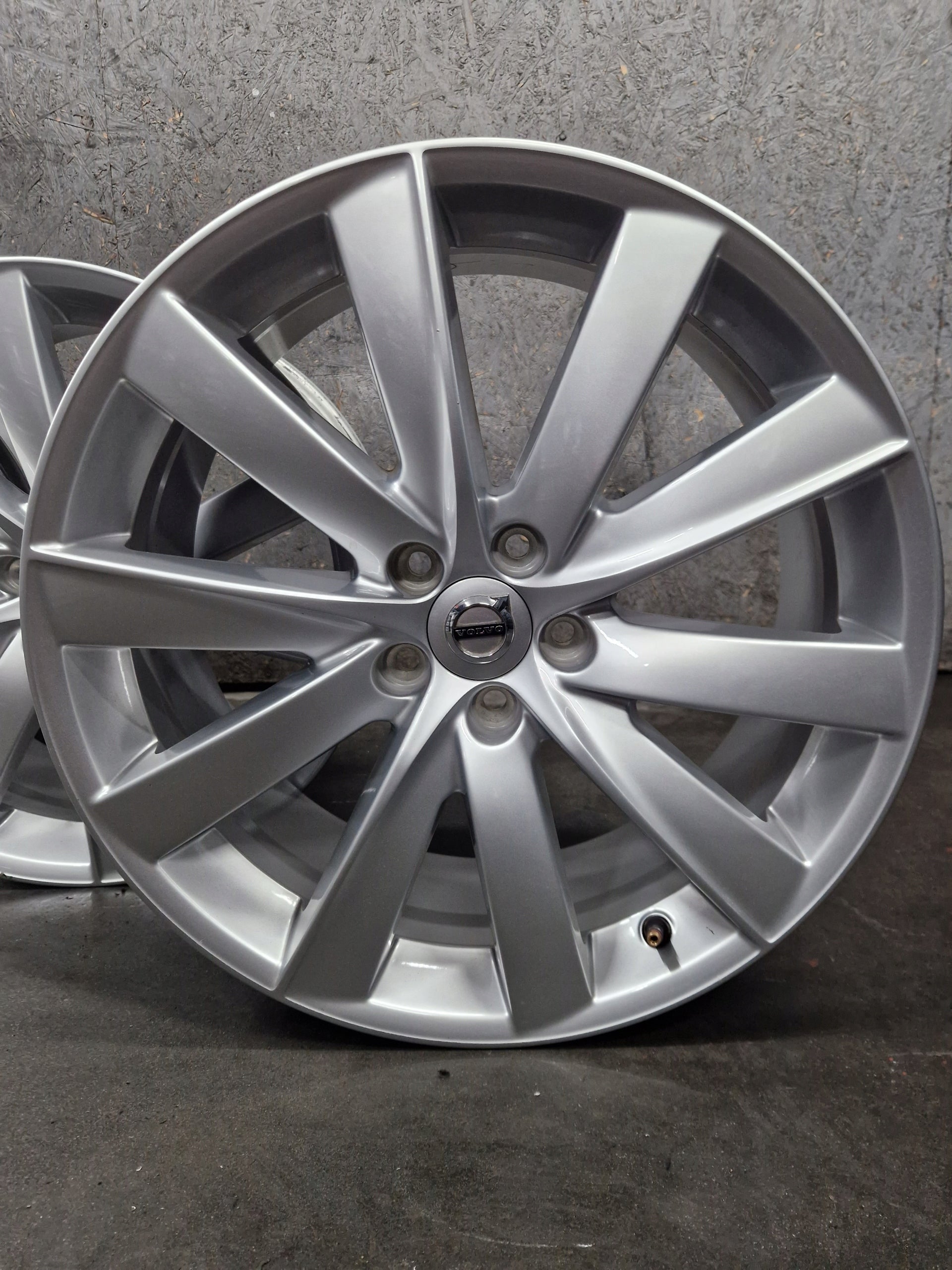 Alu Felge Volvo C30 Aluminum rim 19 Zoll 8.0J 5x108 42,5ET 31362276