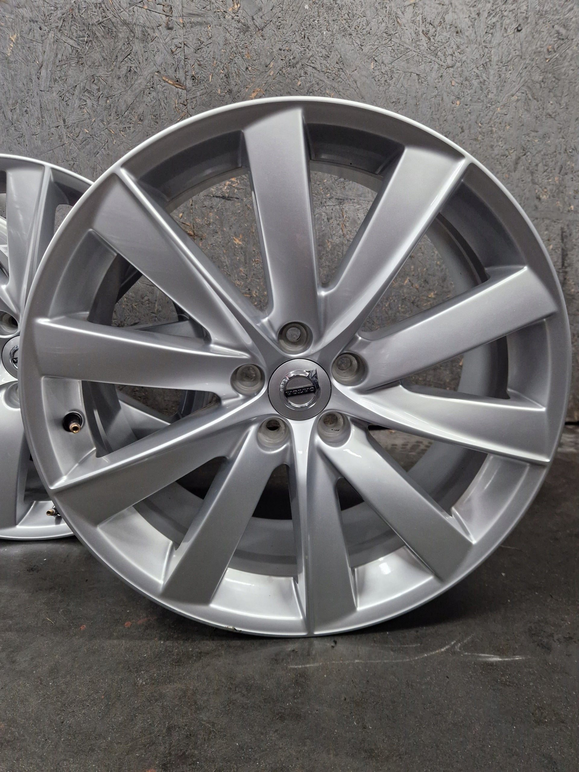 Alu Felge Volvo C30 Aluminum rim 19 Zoll 8.0J 5x108 42,5ET 31362276