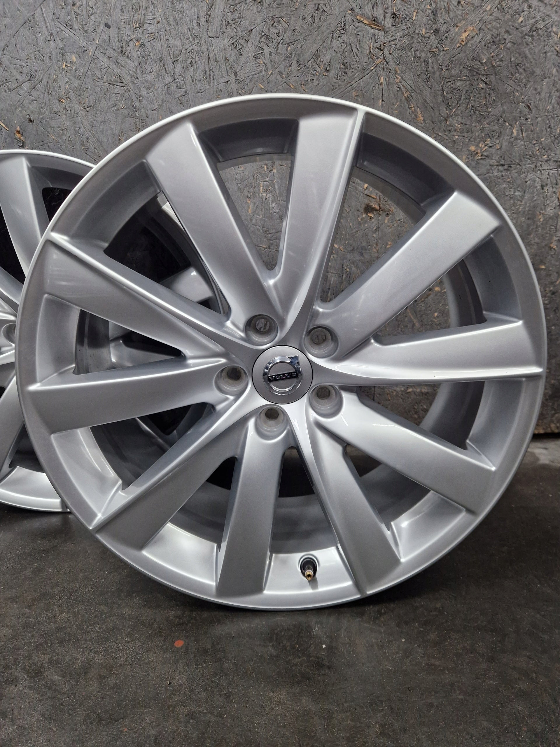 Alu Felge Volvo C30 Aluminum rim 19 Zoll 8.0J 5x108 42,5ET 31362276