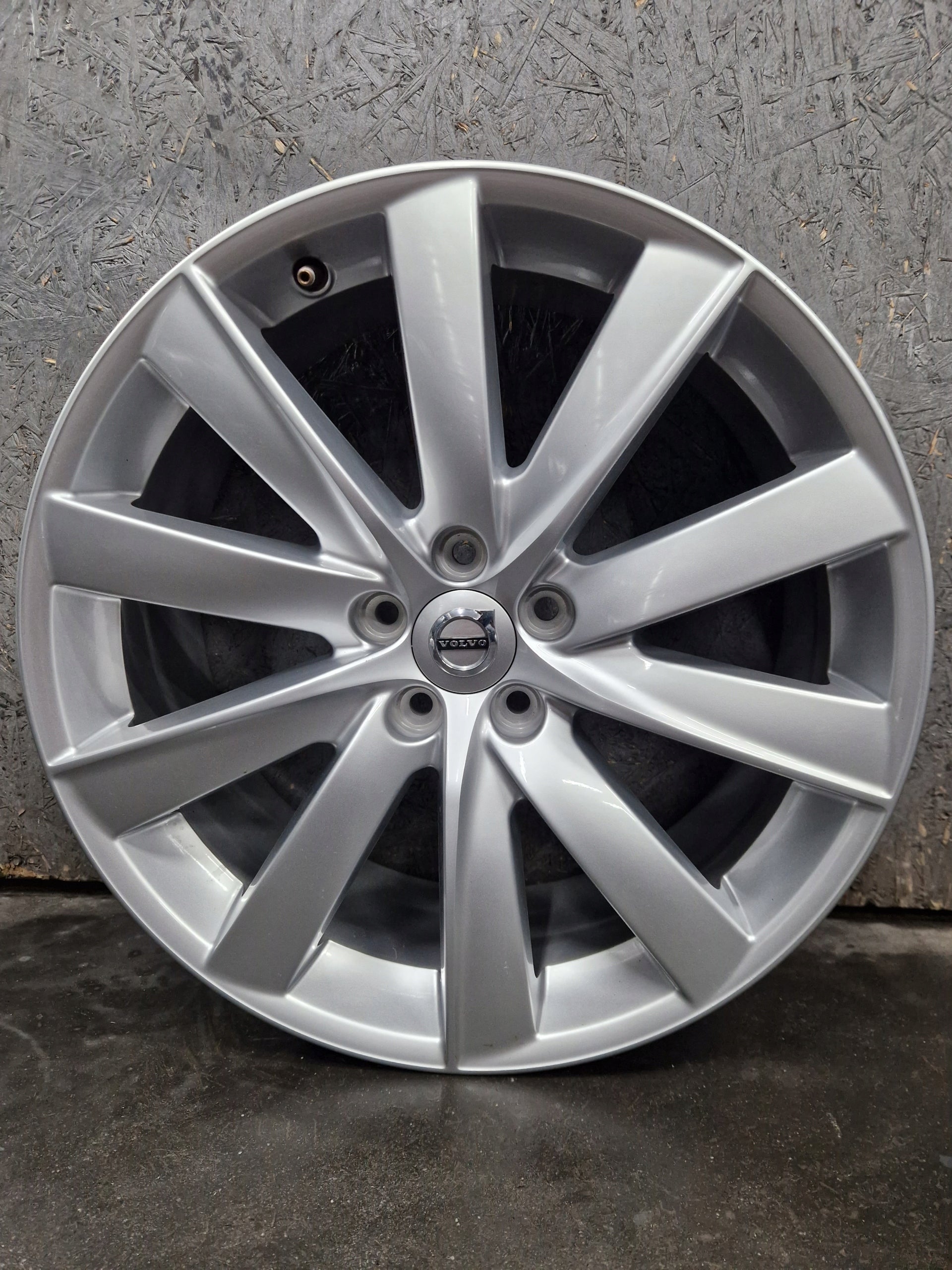 Alu Felge Volvo C30 Aluminum rim 19 Zoll 8.0J 5x108 42,5ET 31362276