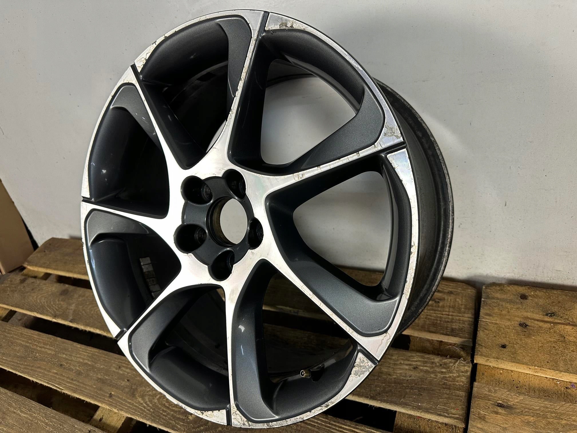 1x Alu Felge Volvo V60 XC60 S80 C70 XC70 18 Zoll 8.0J 5x108 31408409