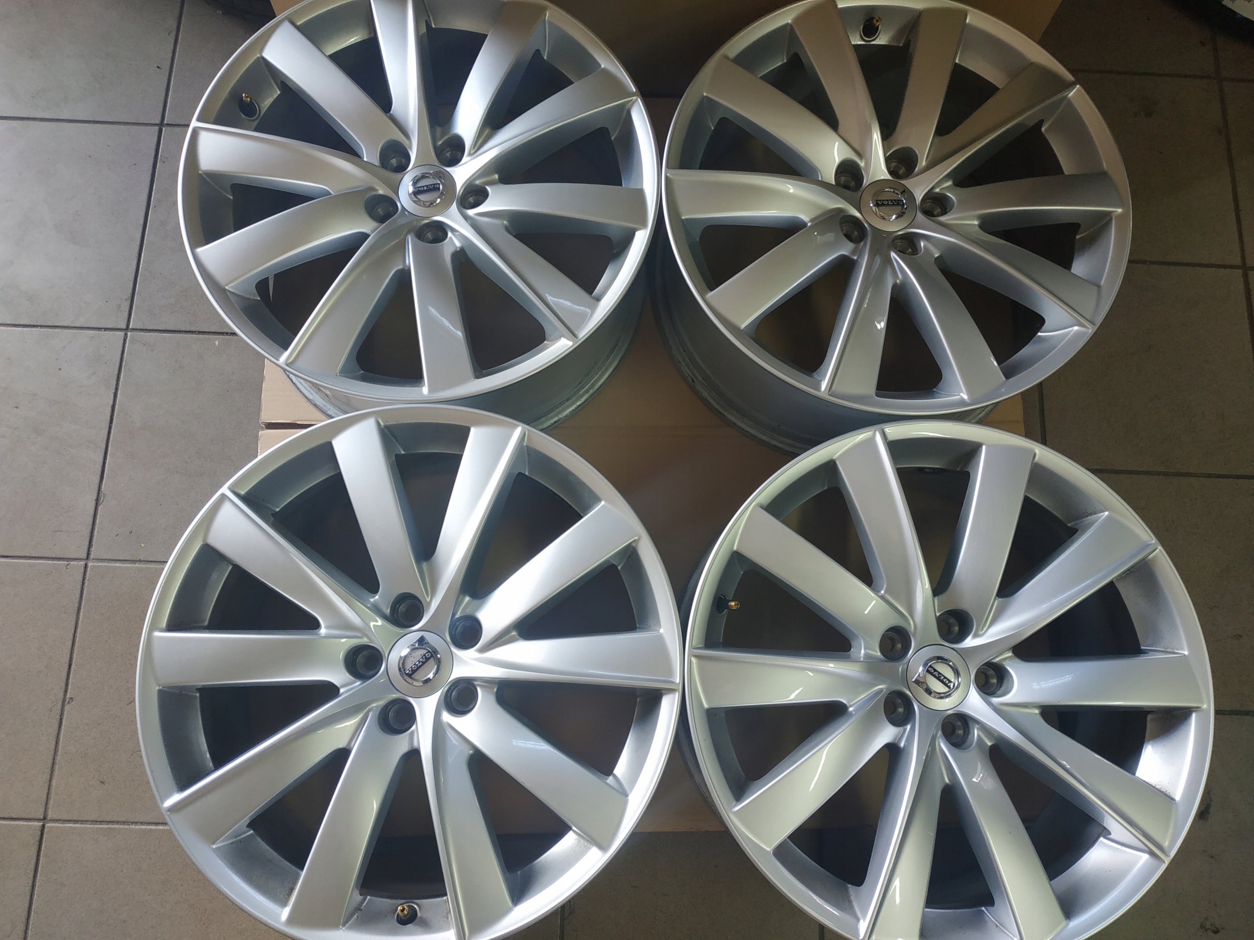 Alu Felge Volvo XC90 Aluminum rim 19 Zoll 8.0J 5x108 42,5ET 31362276