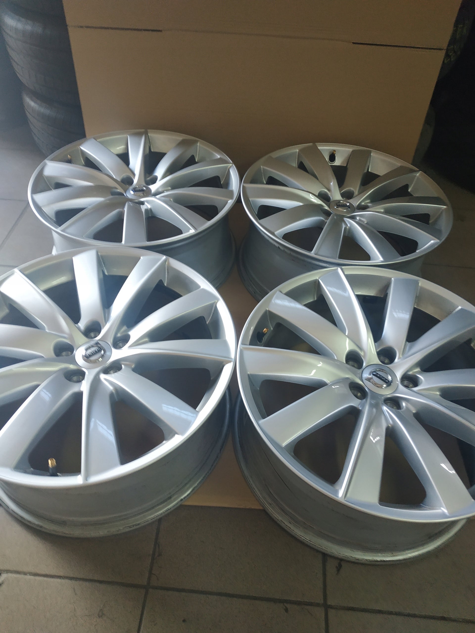 Alu Felge Volvo XC90 Aluminum rim 19 Zoll 8.0J 5x108 42,5ET 31362276