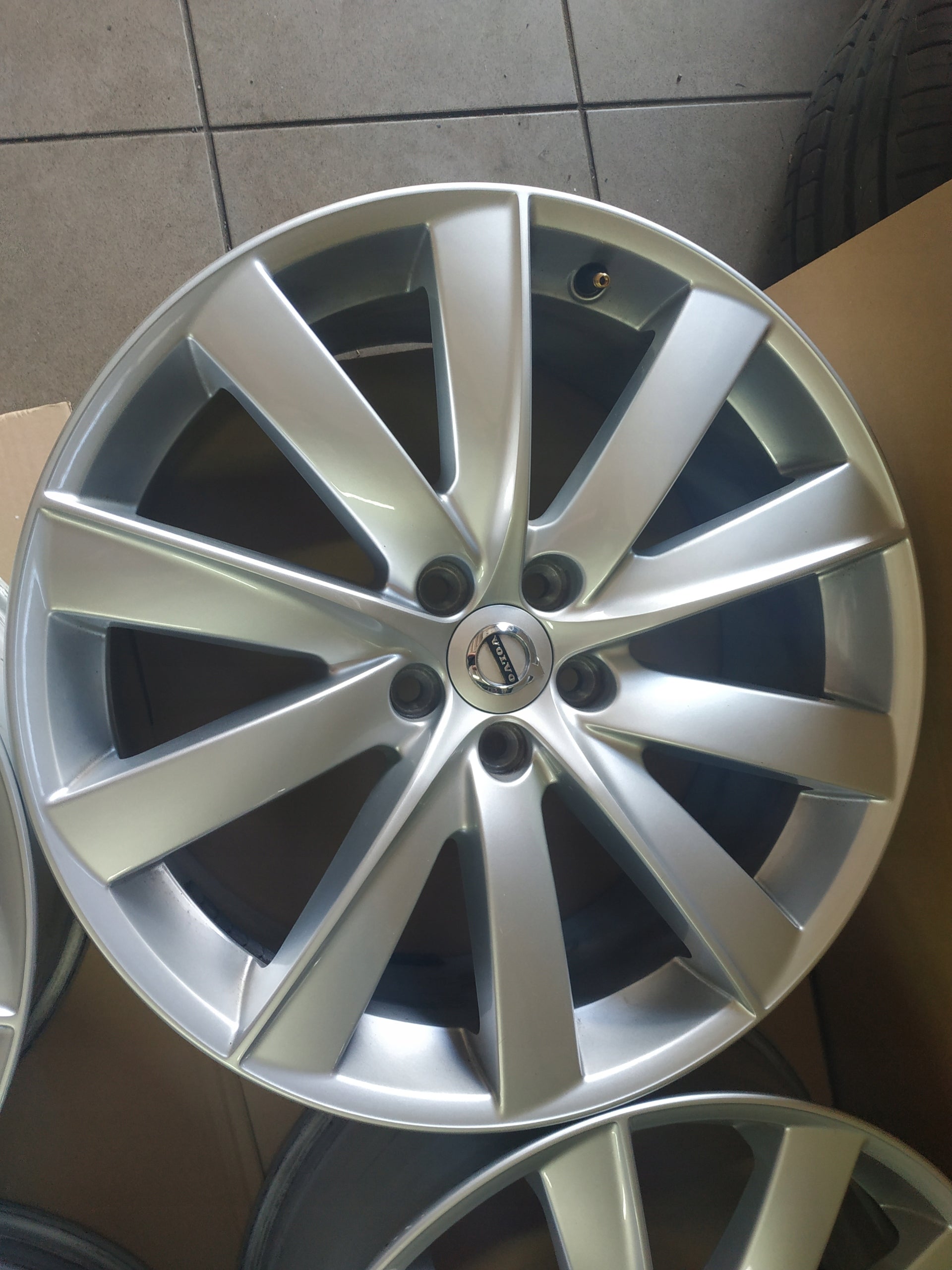 Alu Felge Volvo XC90 Aluminum rim 19 Zoll 8.0J 5x108 42,5ET 31362276