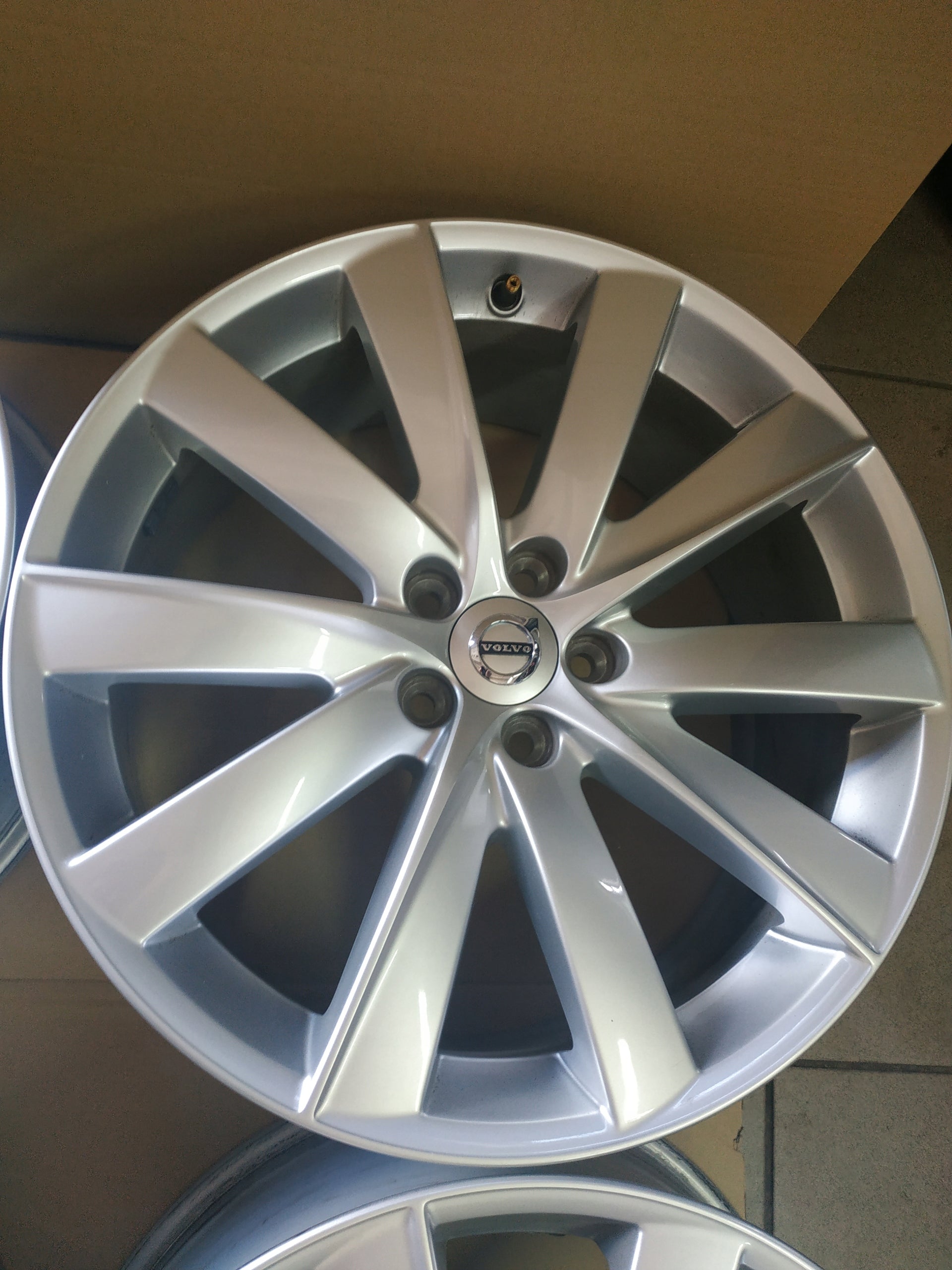 Alu Felge Volvo XC90 Aluminum rim 19 Zoll 8.0J 5x108 42,5ET 31362276