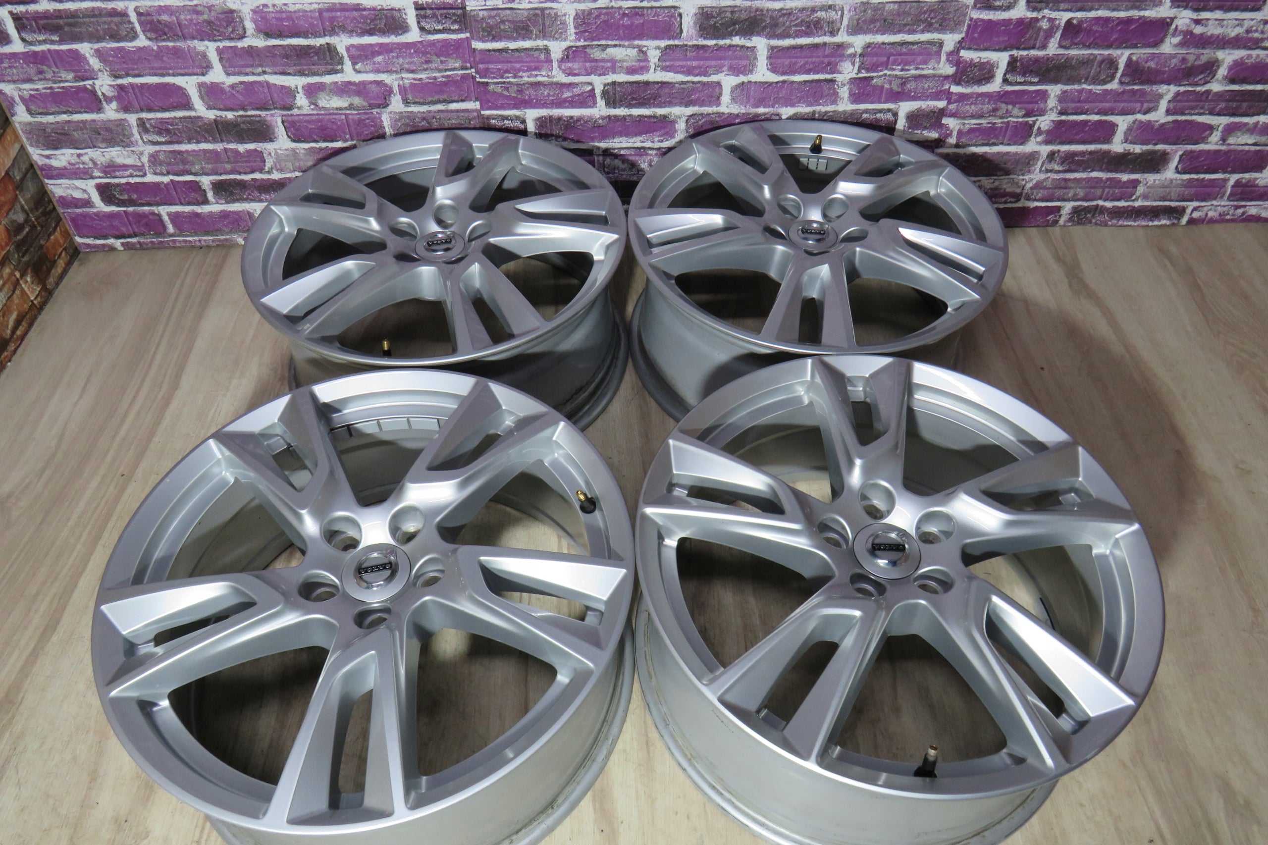  Alloy rim Volvo XC70 XC40 XC60 C70 XC90 18 inch 7.5J 5x108 50,5ET  product image