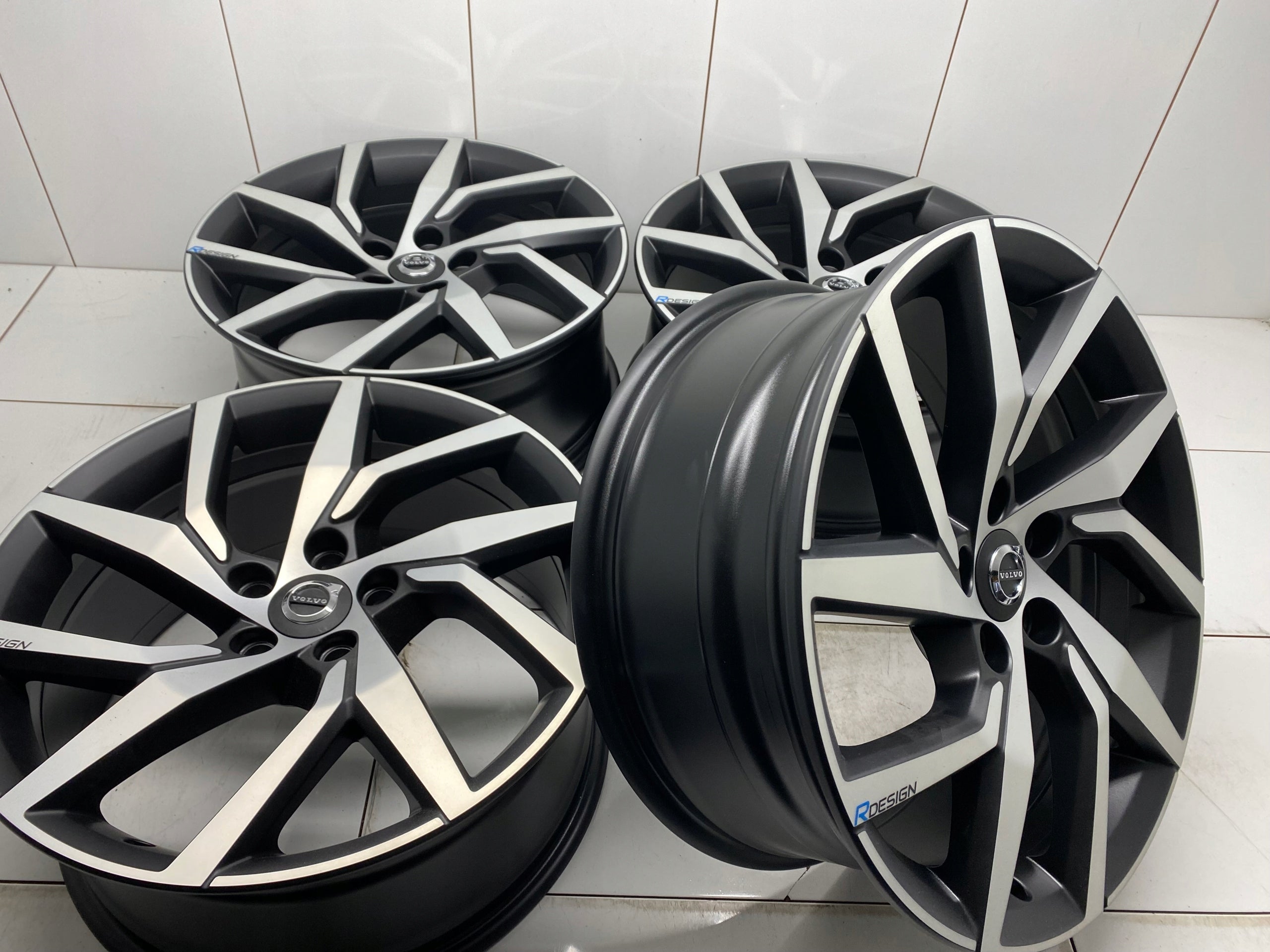 Alu Felge Volvo V60 XC60 S60 V40 18 Zoll 7.5J 5x108 45ET 32209776