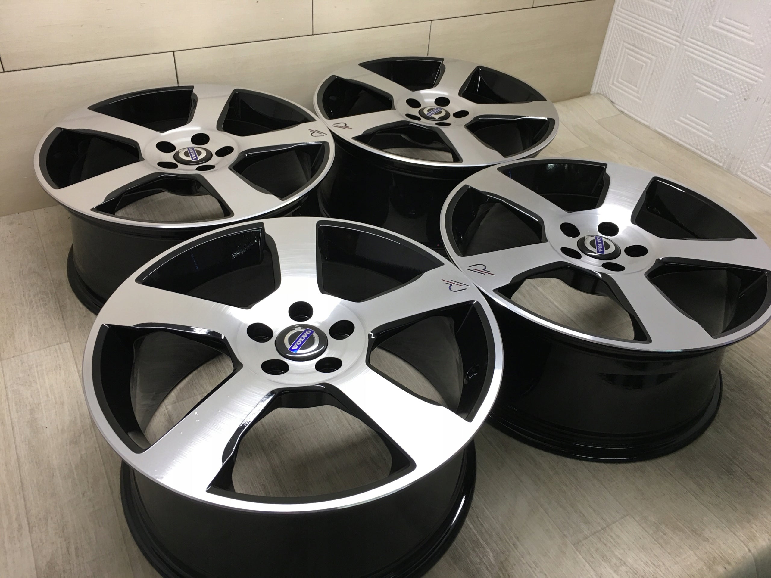 Alu Felge Volvo V60 XC40 XC60 Aluminum rim 18 Zoll 8.0J 5x108 55ET