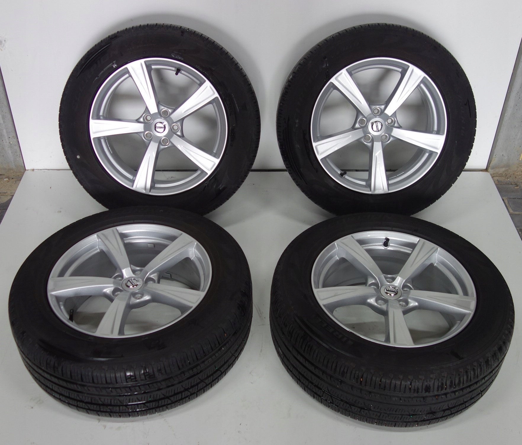  Alu rim Volvo XC90 Aluminum rim 18 inch 8.0J 5x108 31423515  product image