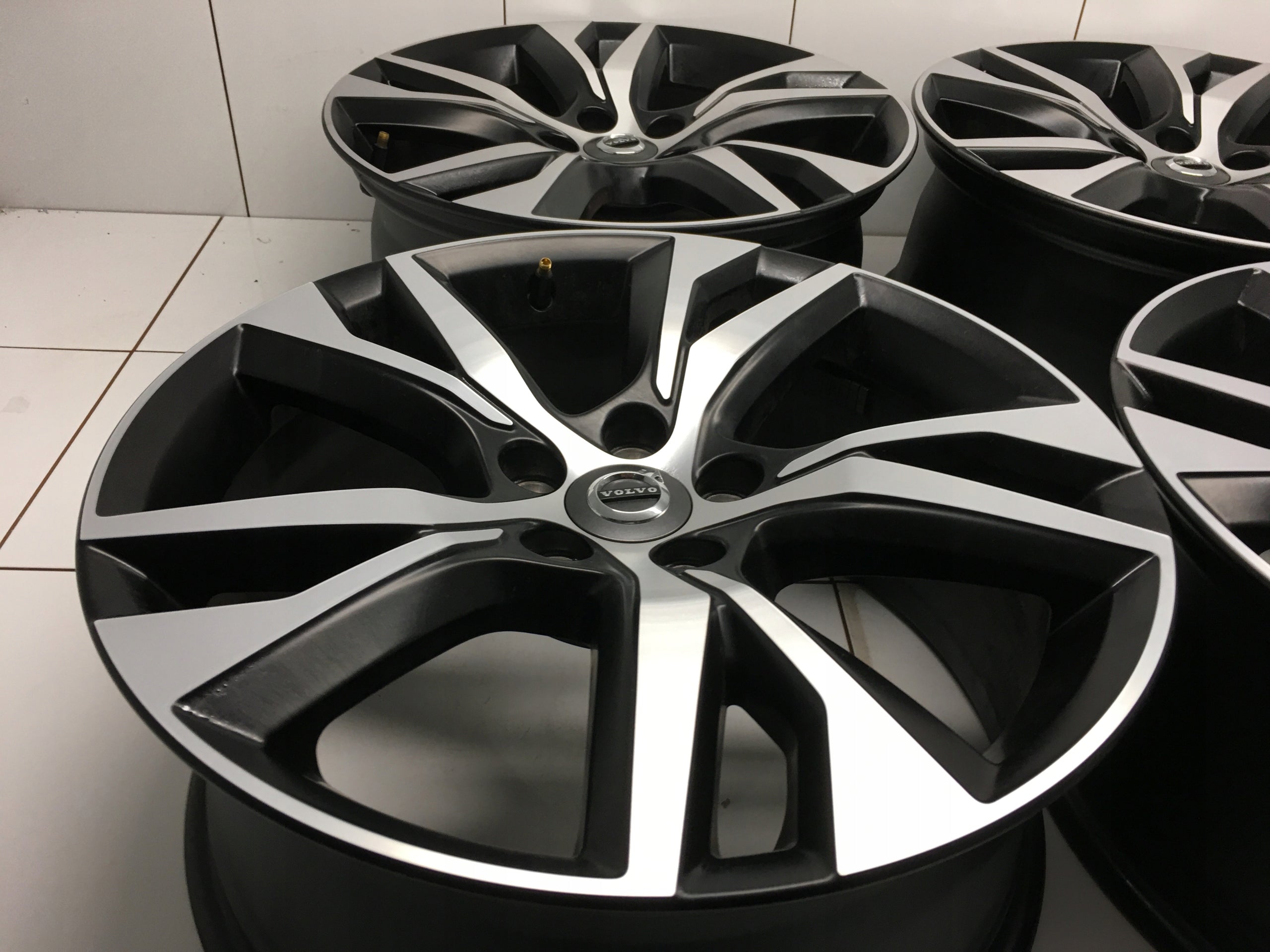 Alu Felge Volvo XC40 V70 Aluminum rim 18 Zoll 8.0J 5x108 42ET 31471482