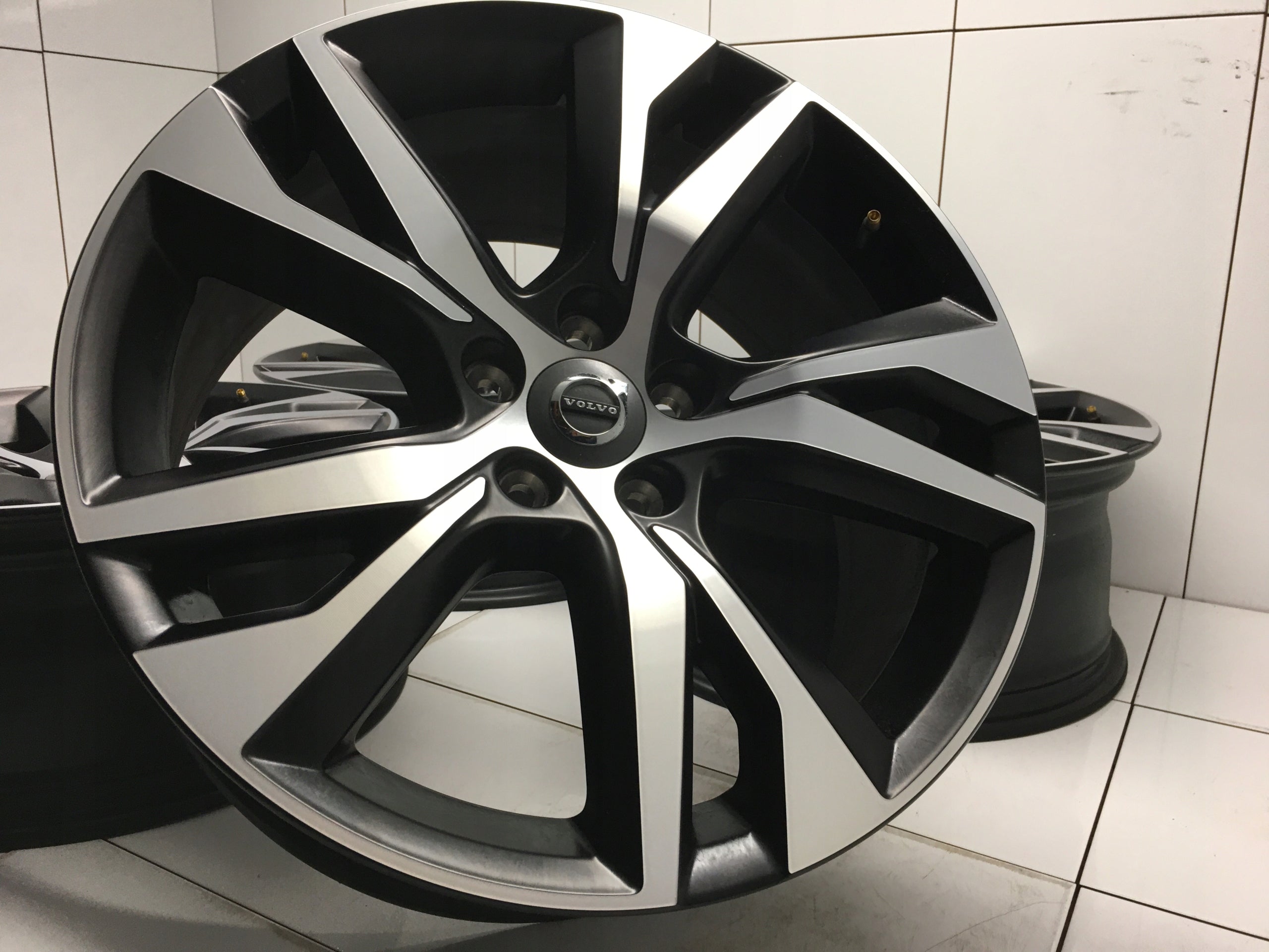 Alu Felge Volvo XC40 V70 Aluminum rim 18 Zoll 8.0J 5x108 42ET 31471482