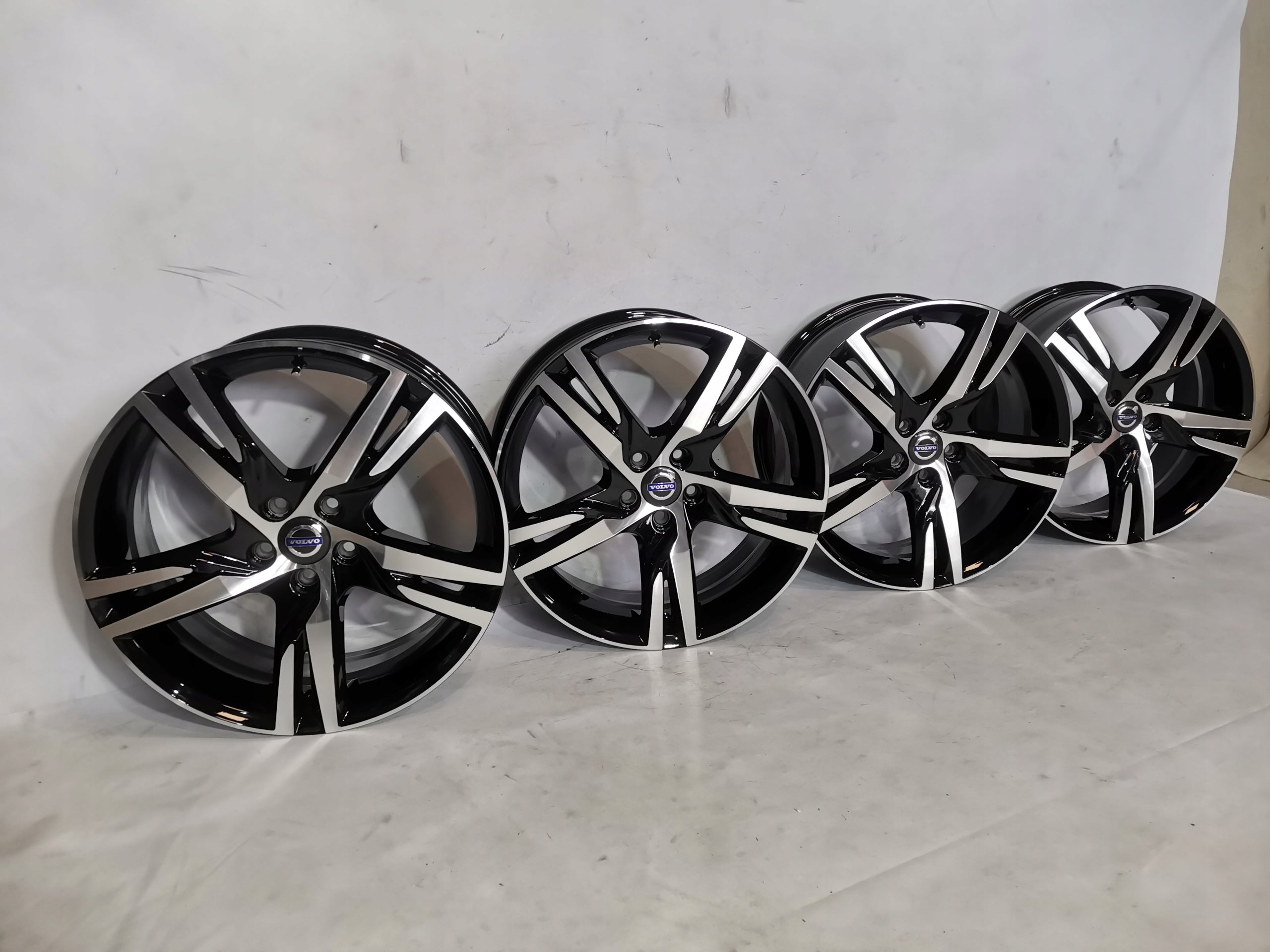 Alu Felge Volvo XC60 142 Aluminum rim 19 Zoll 7.5J 5x108 50,5ET 32327353