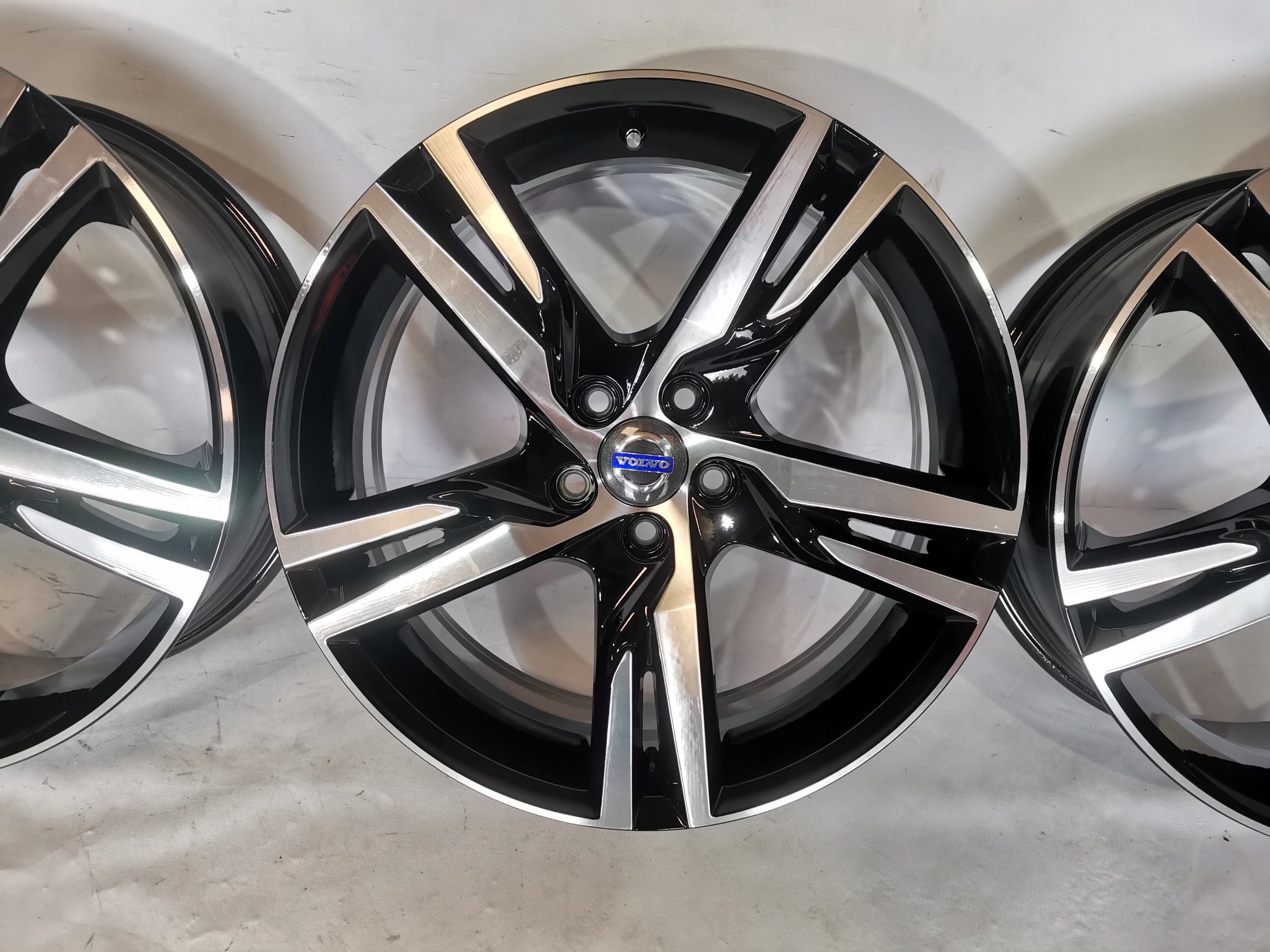 Alu Felge Volvo XC60 142 Aluminum rim 19 Zoll 7.5J 5x108 50,5ET 32327353