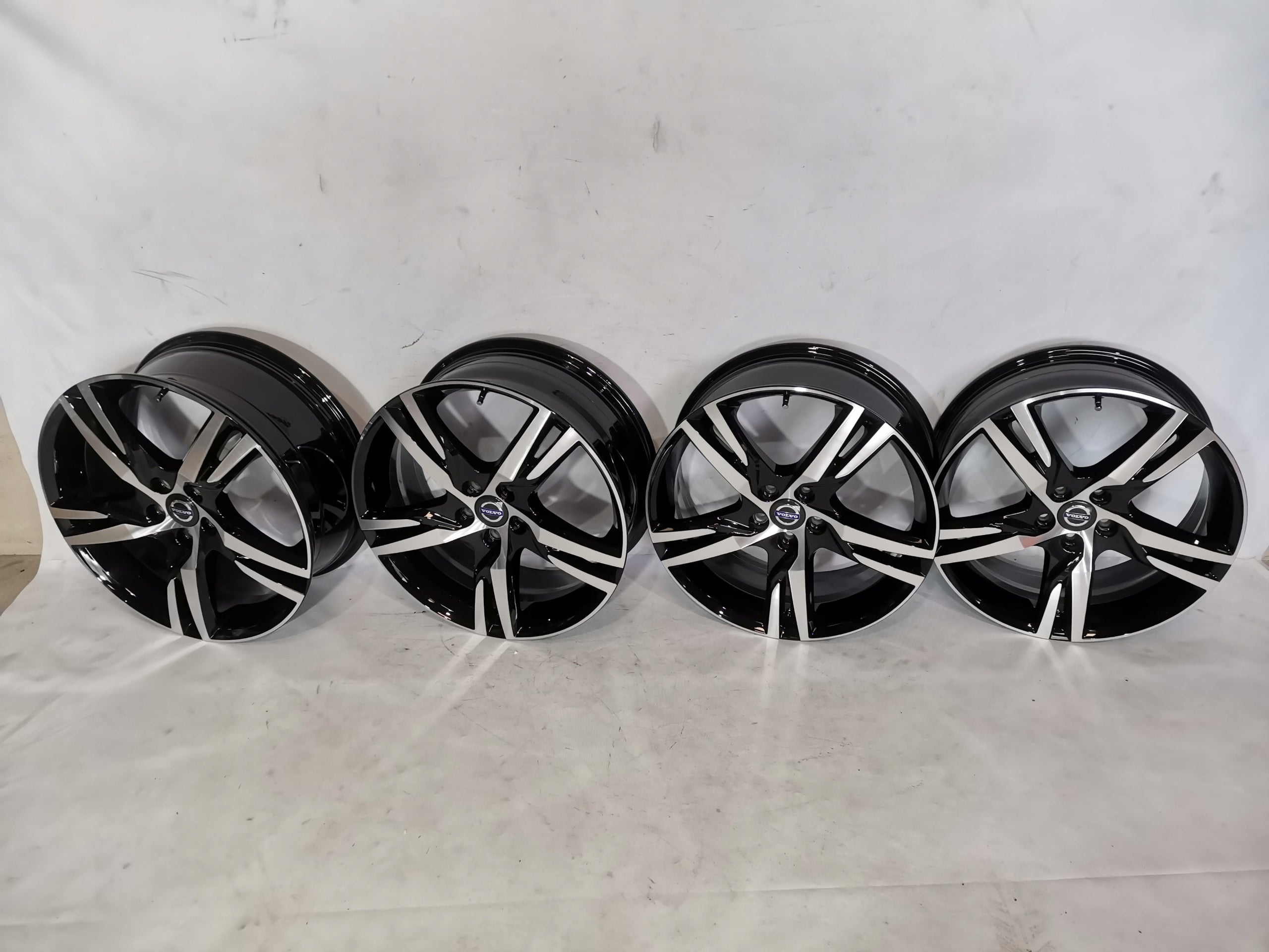 Alu Felge Volvo XC60 142 Aluminum rim 19 Zoll 7.5J 5x108 50,5ET 32327353