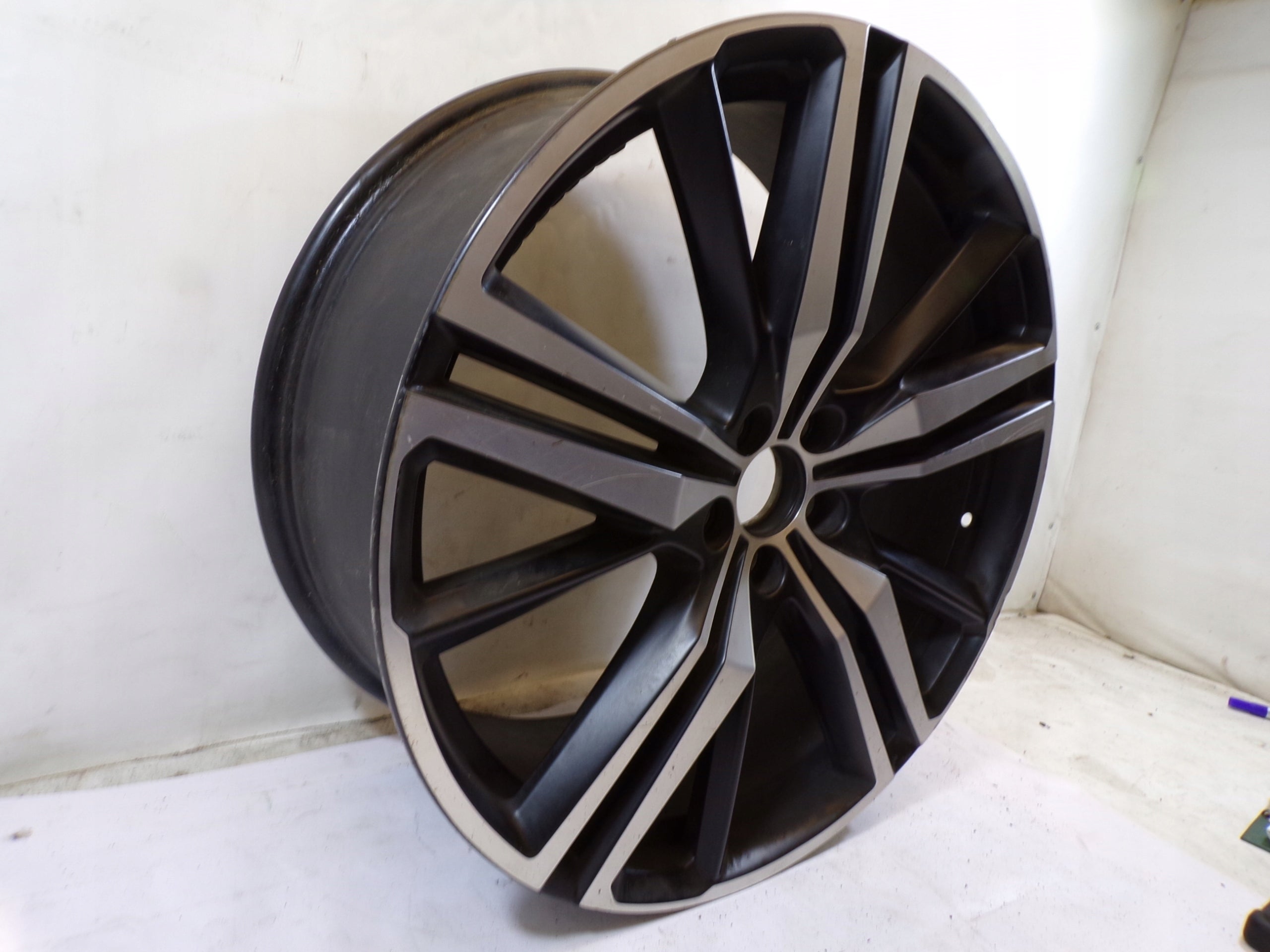 1x Alu Felge Volvo 142 Aluminum rim 21 Zoll 8.5J 5x108 49,5ET 31423854