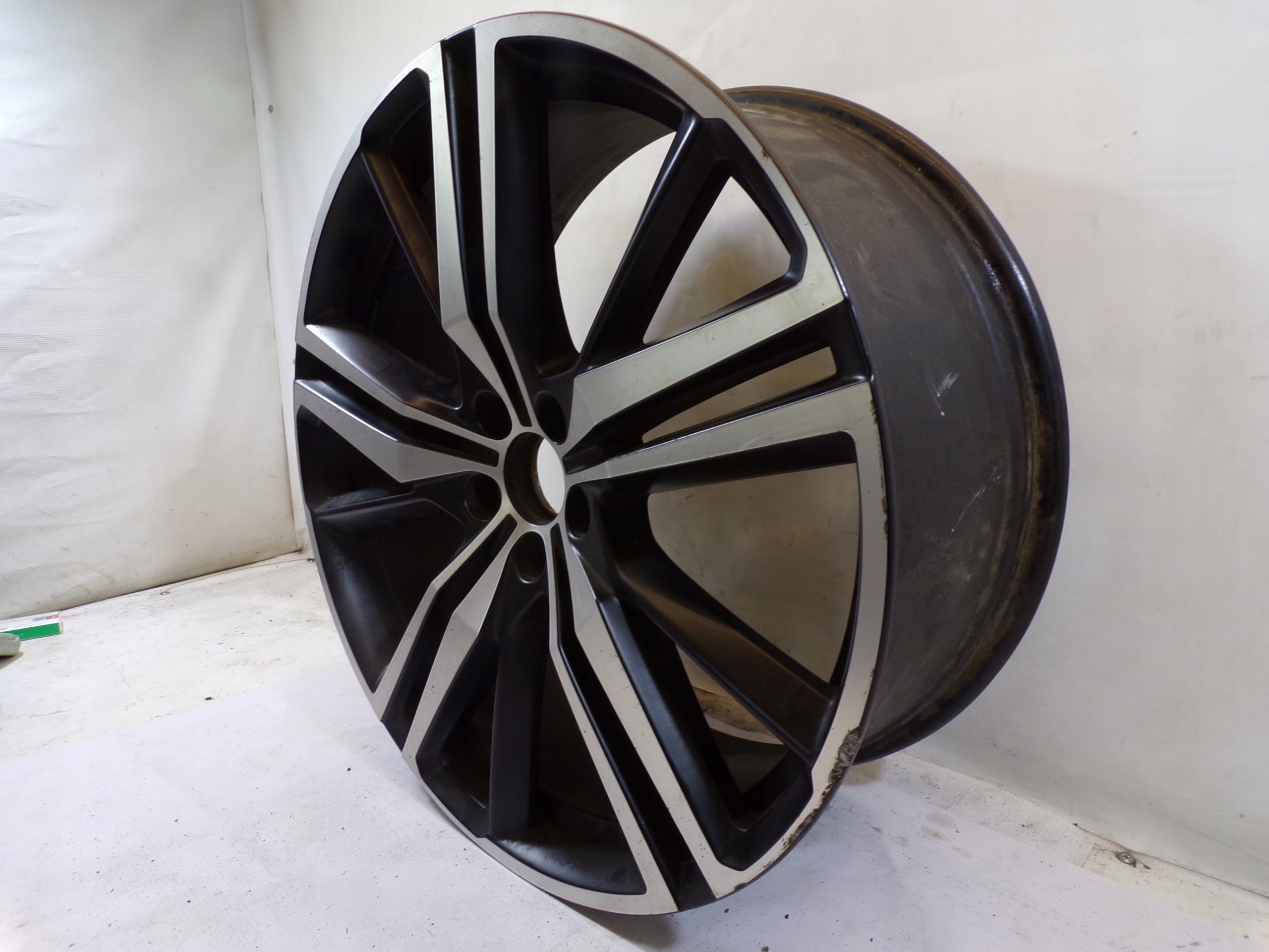 1x Alu Felge Volvo 142 Aluminum rim 21 Zoll 8.5J 5x108 49,5ET 31423854