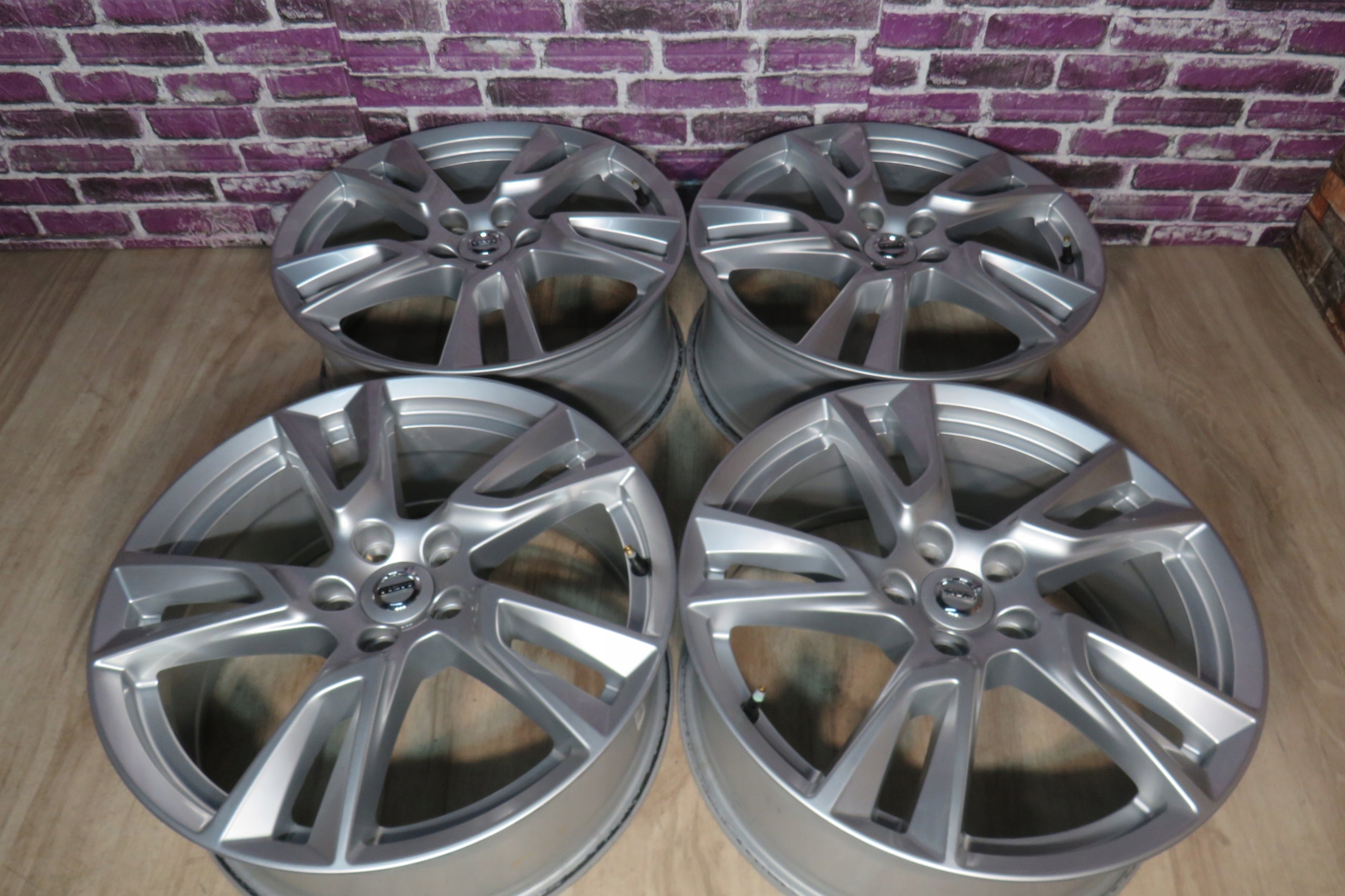  Alu Felge Volvo 242 Aluminum rim 18 Zoll 7.5J 5x108 50,5ET product image