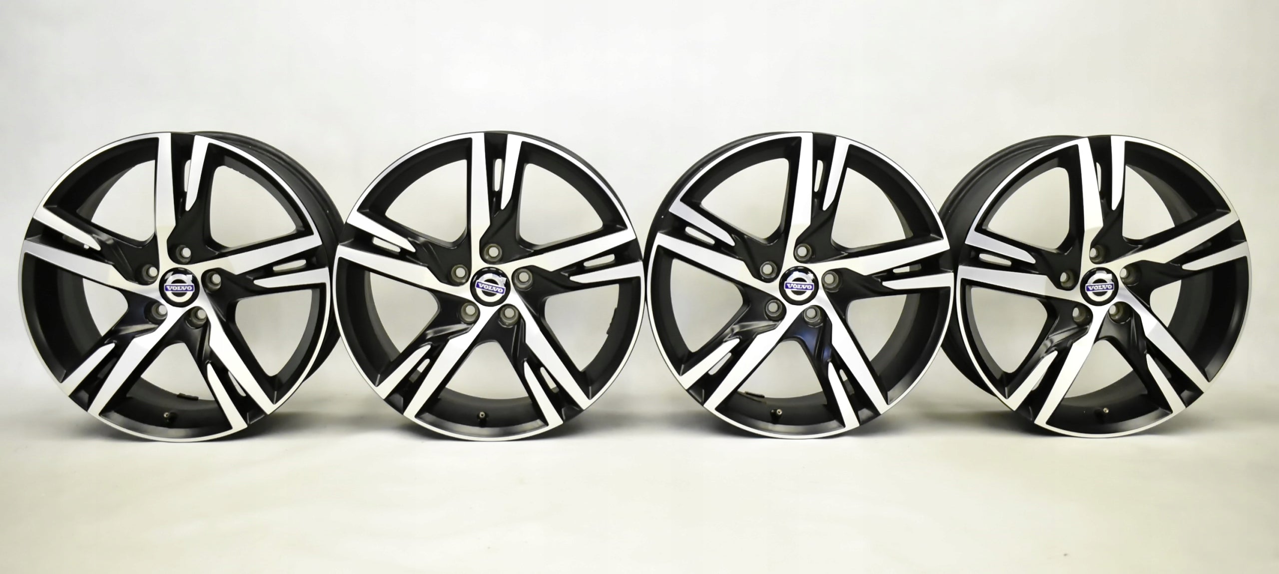 Alu Felge Volvo XC60 XC40 Aluminum rim 18 Zoll 7.5J 5x108 50,5ET 31445812