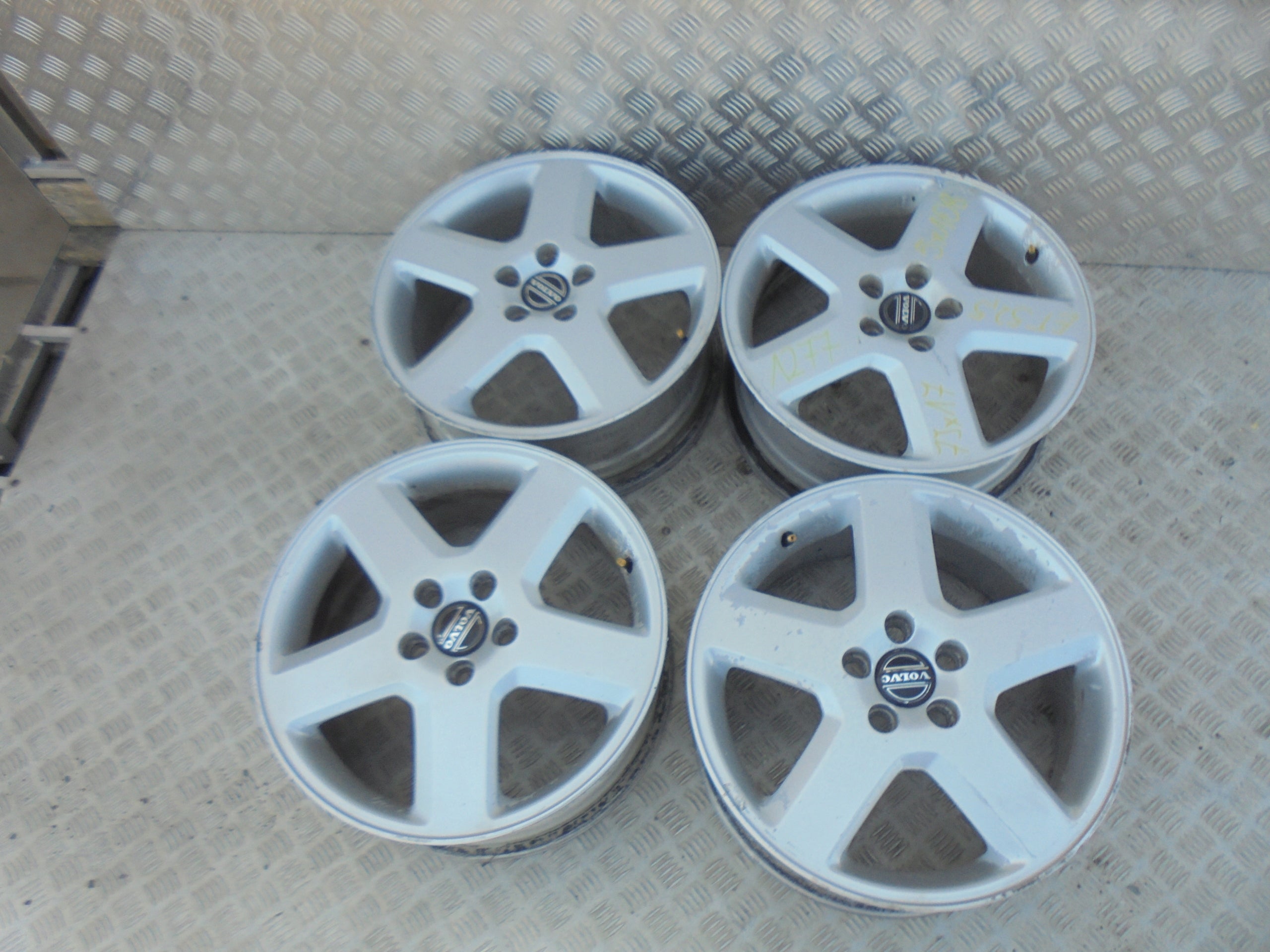 Alu Felge Volvo Cross country Aluminum rim 17 Zoll 7.0J 5x108 52,5ET