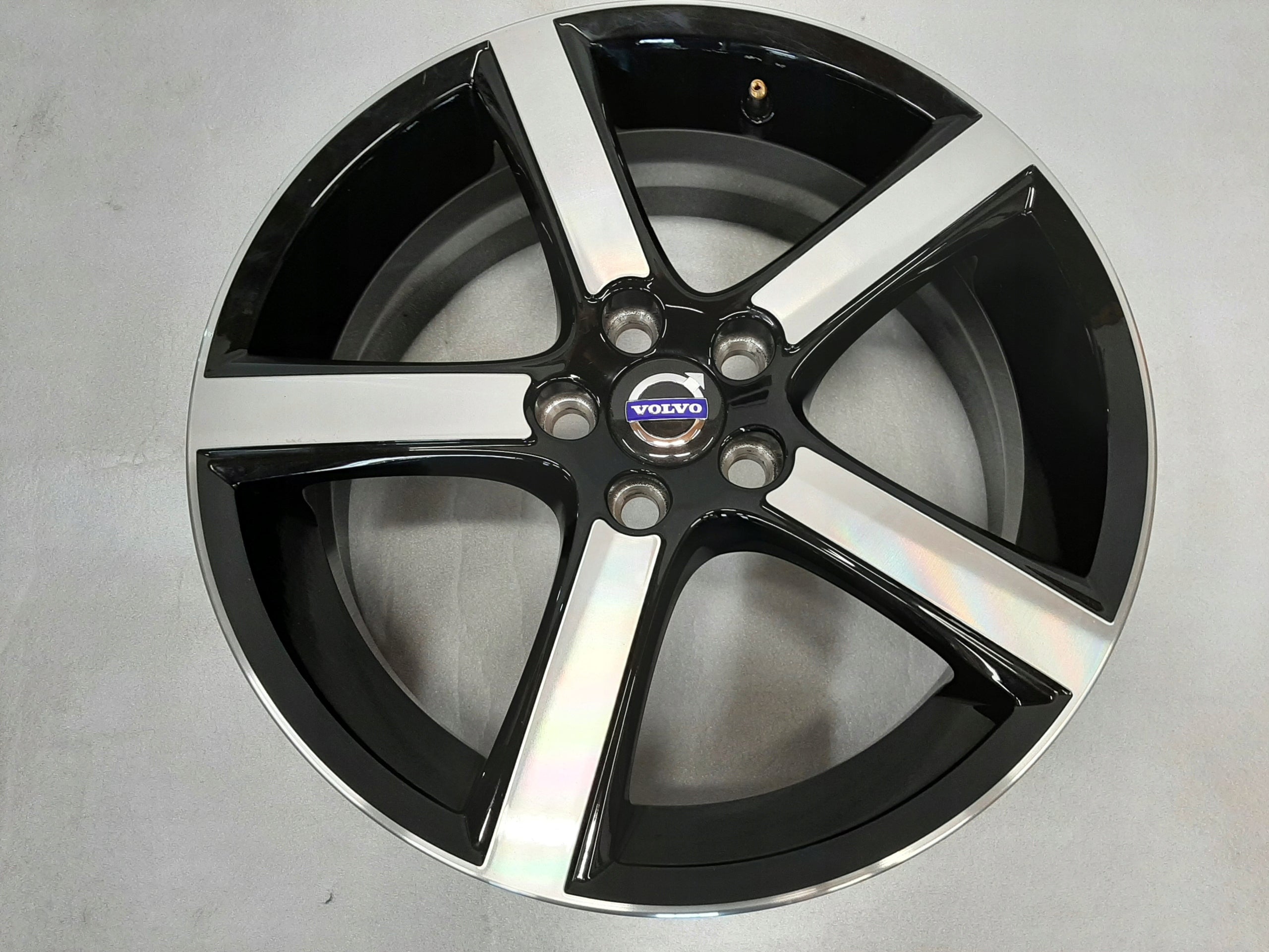 Alu Felge Volvo V40 C30 Aluminum rim 18 Zoll 7.5J 5x108 52,5ET 30760053