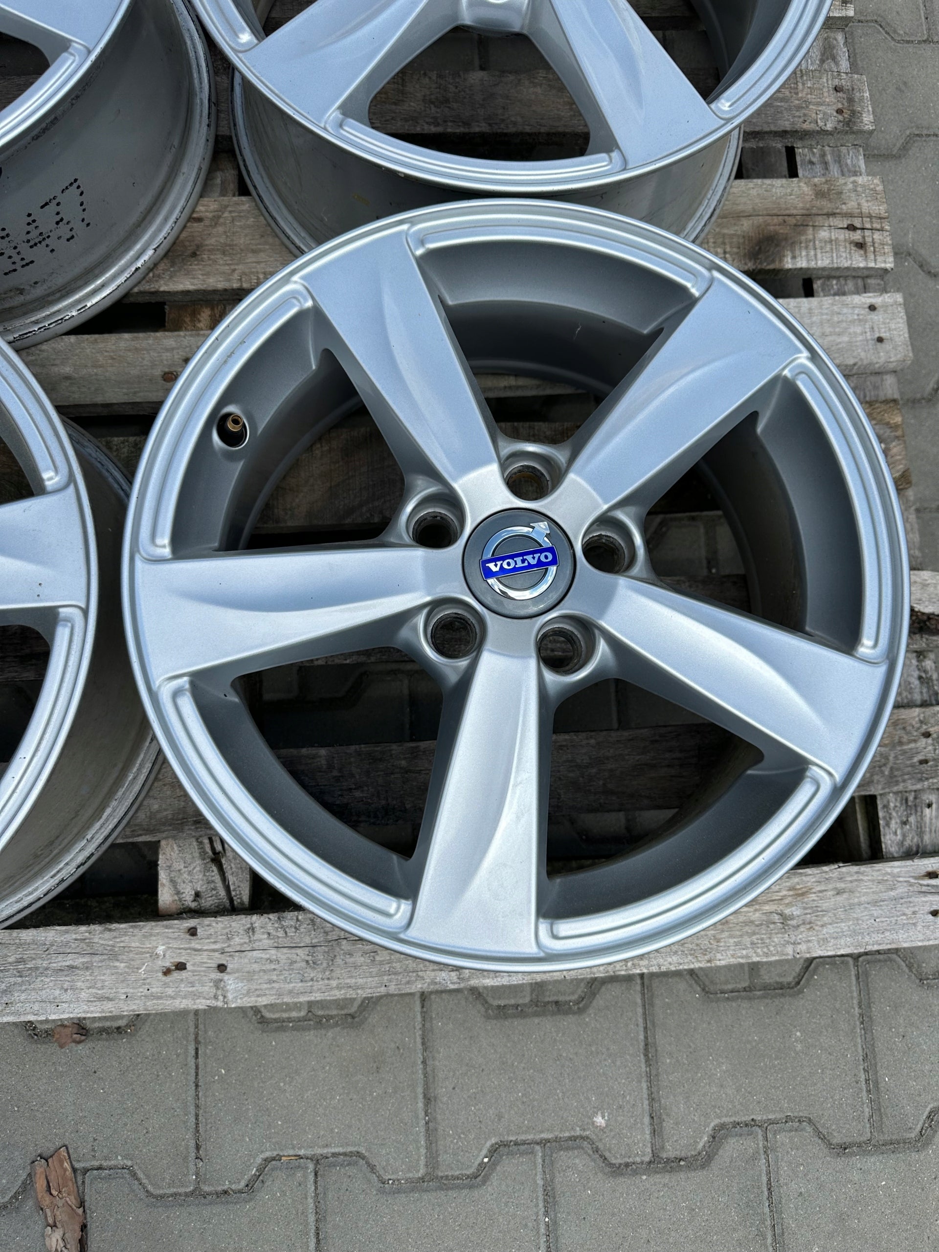 Alu Felge Volvo V50 S40 C30 Aluminum rim 16 Zoll 7.0J 5x108 50ET 31317285