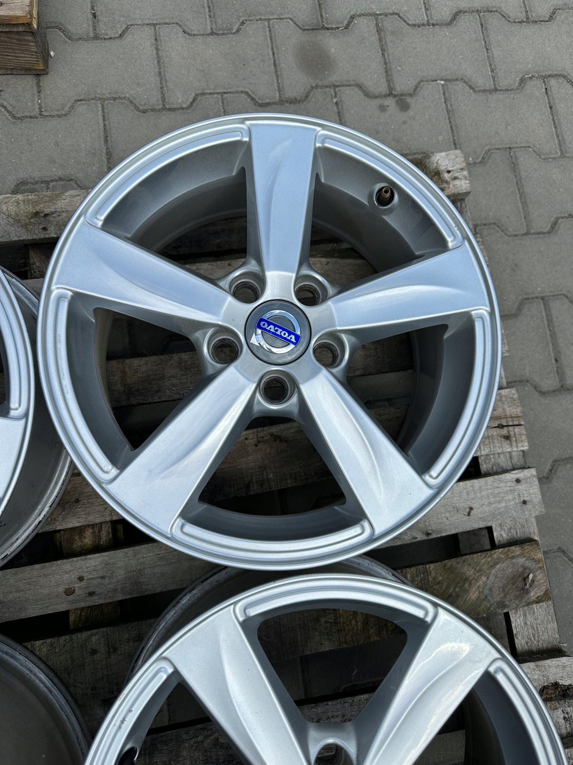 Alu Felge Volvo V50 S40 C30 Aluminum rim 16 Zoll 7.0J 5x108 50ET 31317285