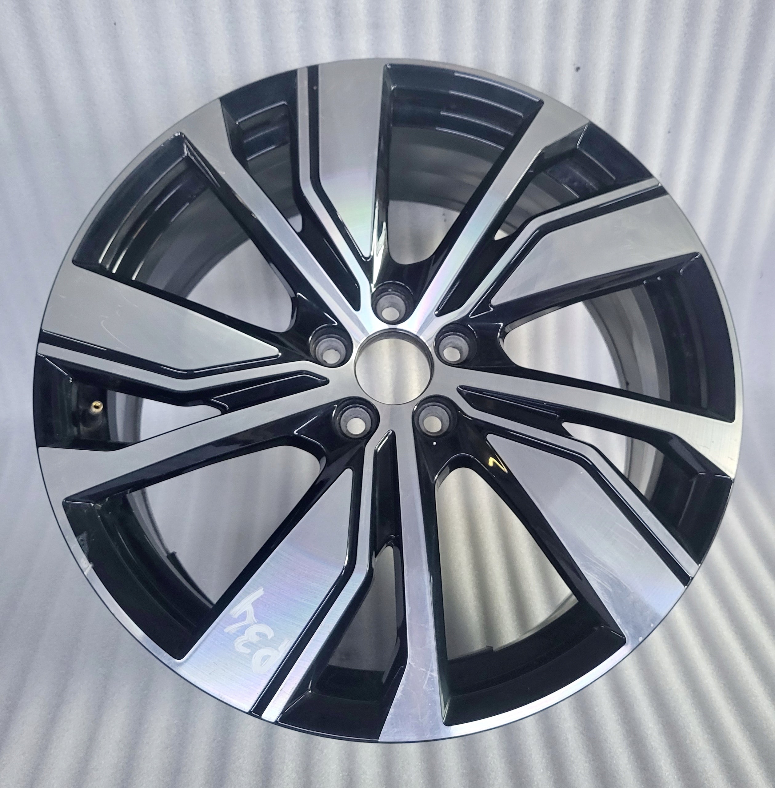 1x Alu Felge Volvo XC40 Aluminum rim 20 Zoll 8.0J 5x108 50,5ET 32243376