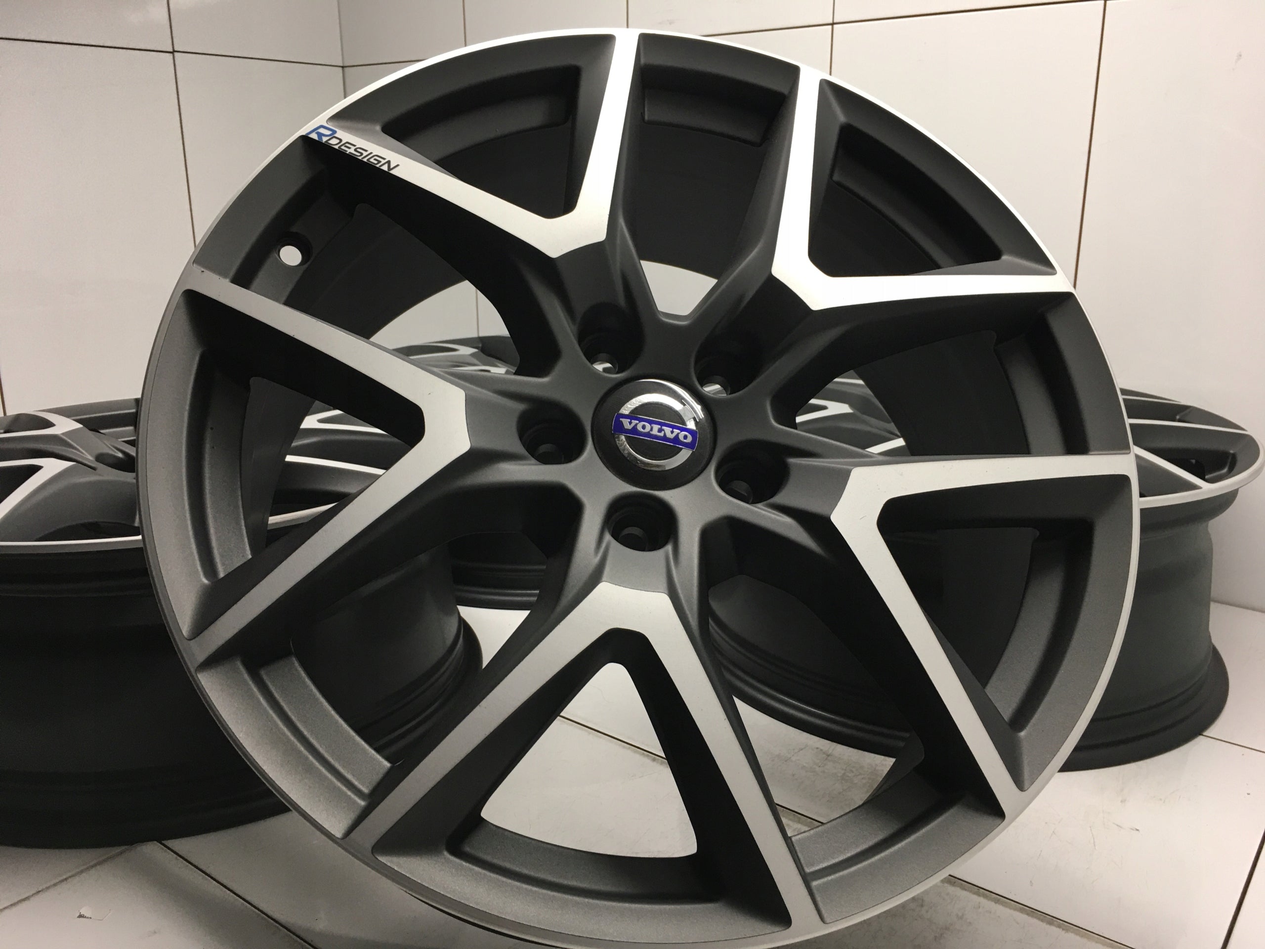 Alu Felge Volvo V60 XC60 V40 142 18 Zoll 7.5J 5x108 50,5ET 31423851