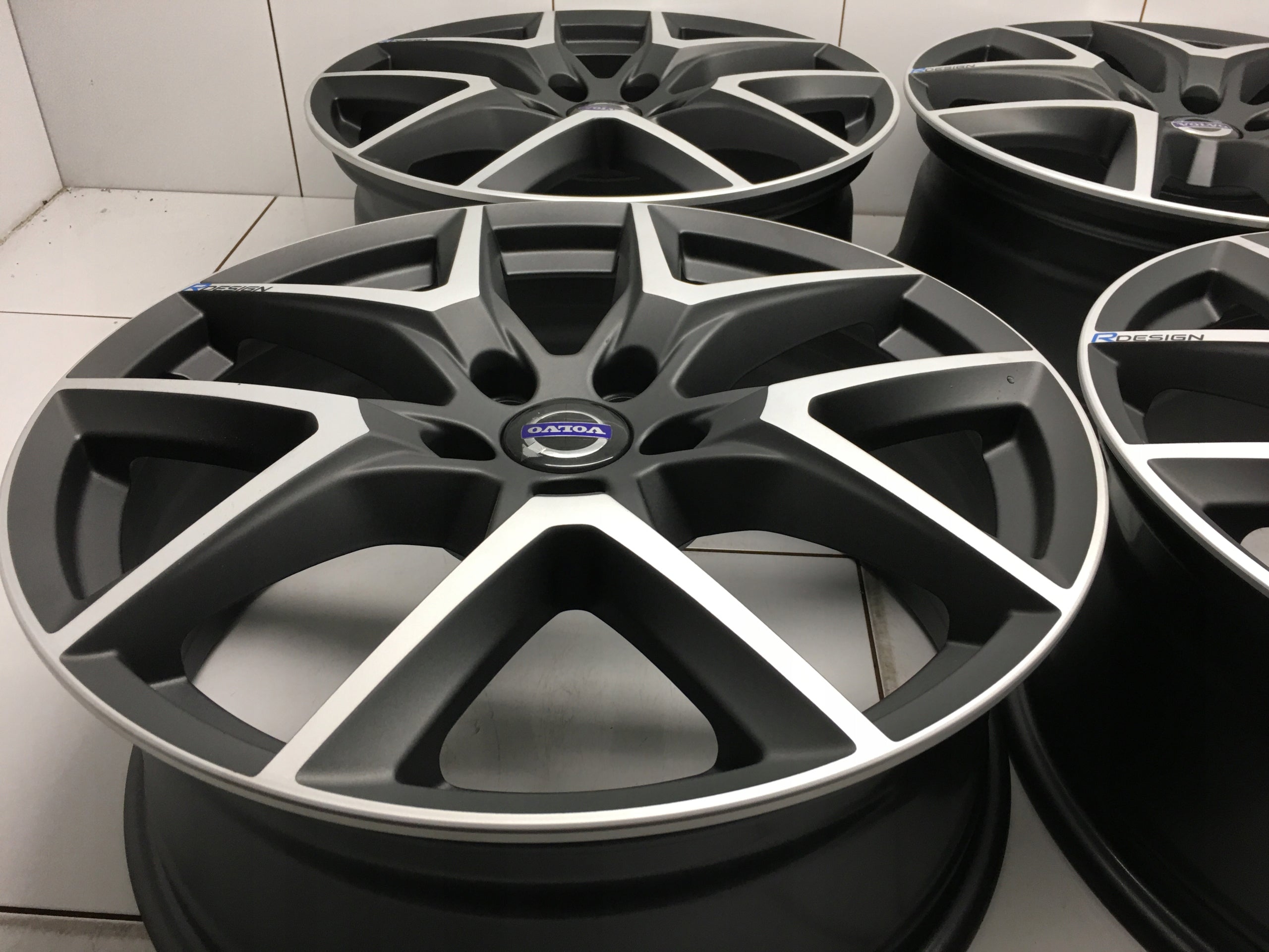 Alu Felge Volvo V60 XC60 V40 142 18 Zoll 7.5J 5x108 50,5ET 31423851