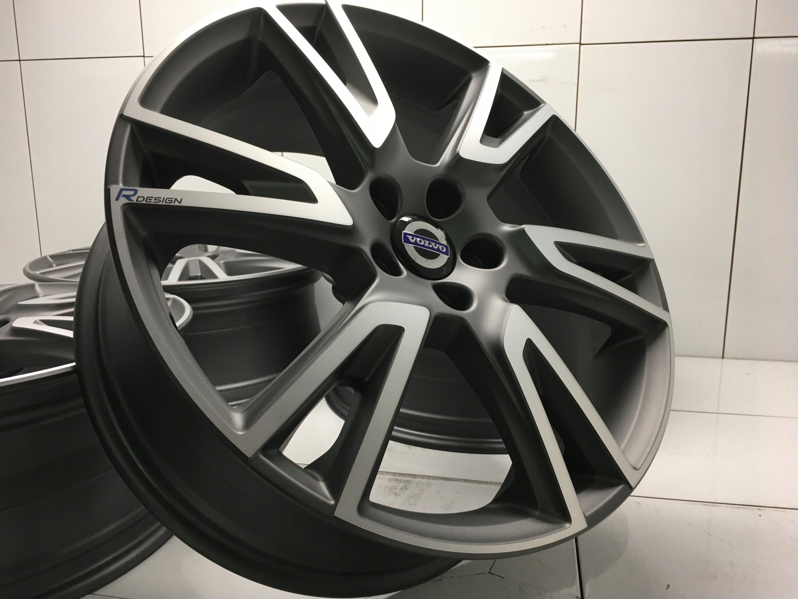 Alu Felge Volvo V60 XC60 V40 142 18 Zoll 7.5J 5x108 50,5ET 31423851