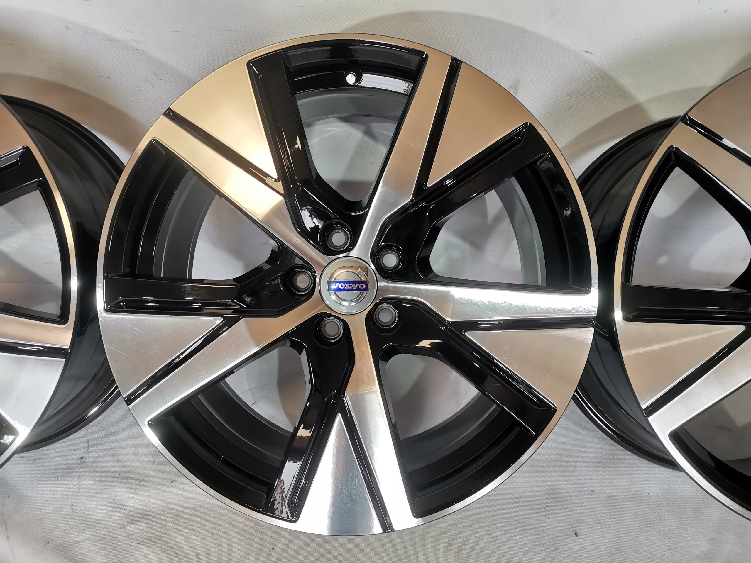 Alu Felge Volvo XC40 Aluminum rim 19 Zoll 8.5J 5x108 56ET 32134537